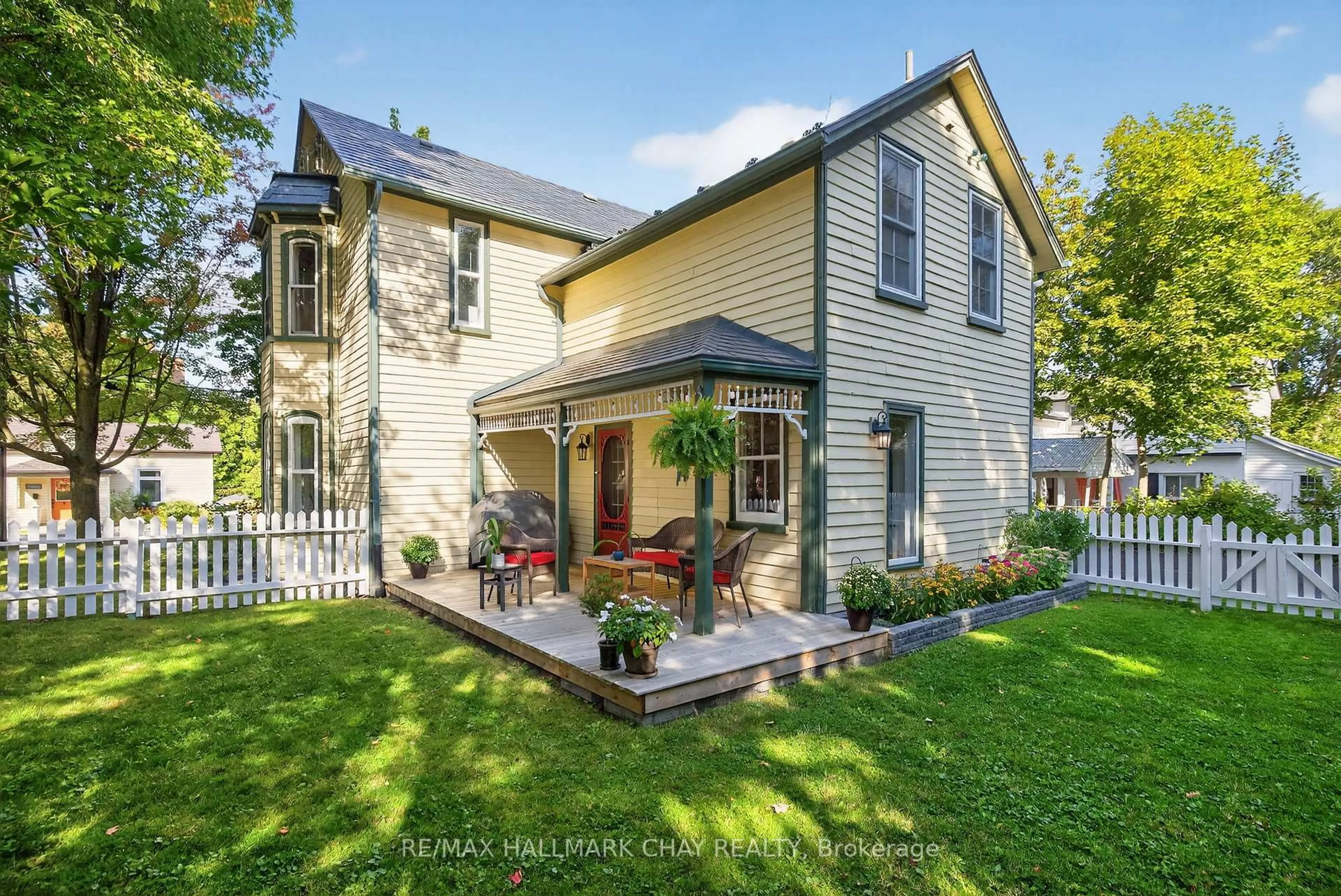 Unknown for 221 Prospect St, Newmarket Ontario L3Y 3T8