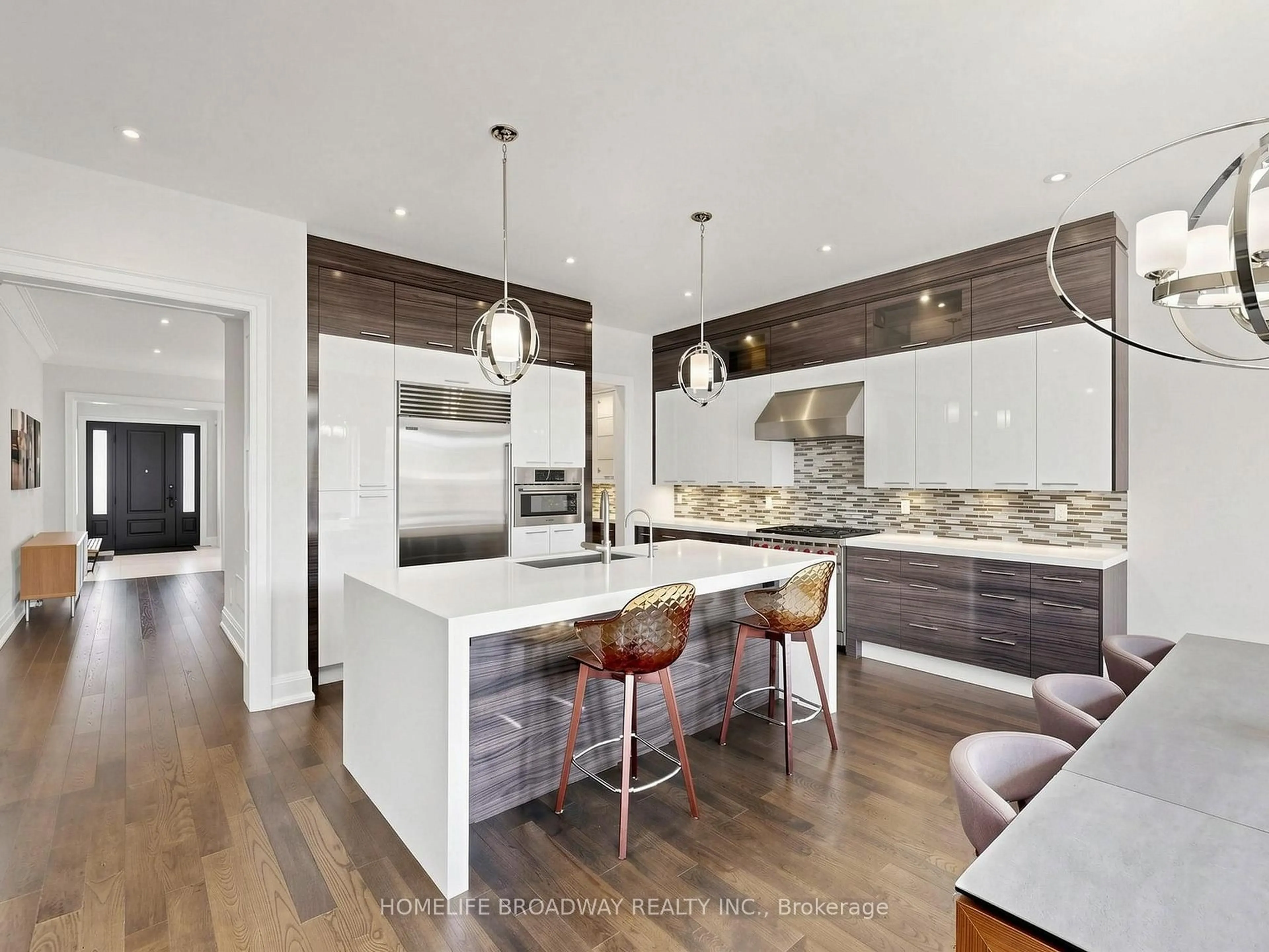 Contemporary kitchen, unknown for 55 Bond Cres, Richmond Hill Ontario L4E 3K5