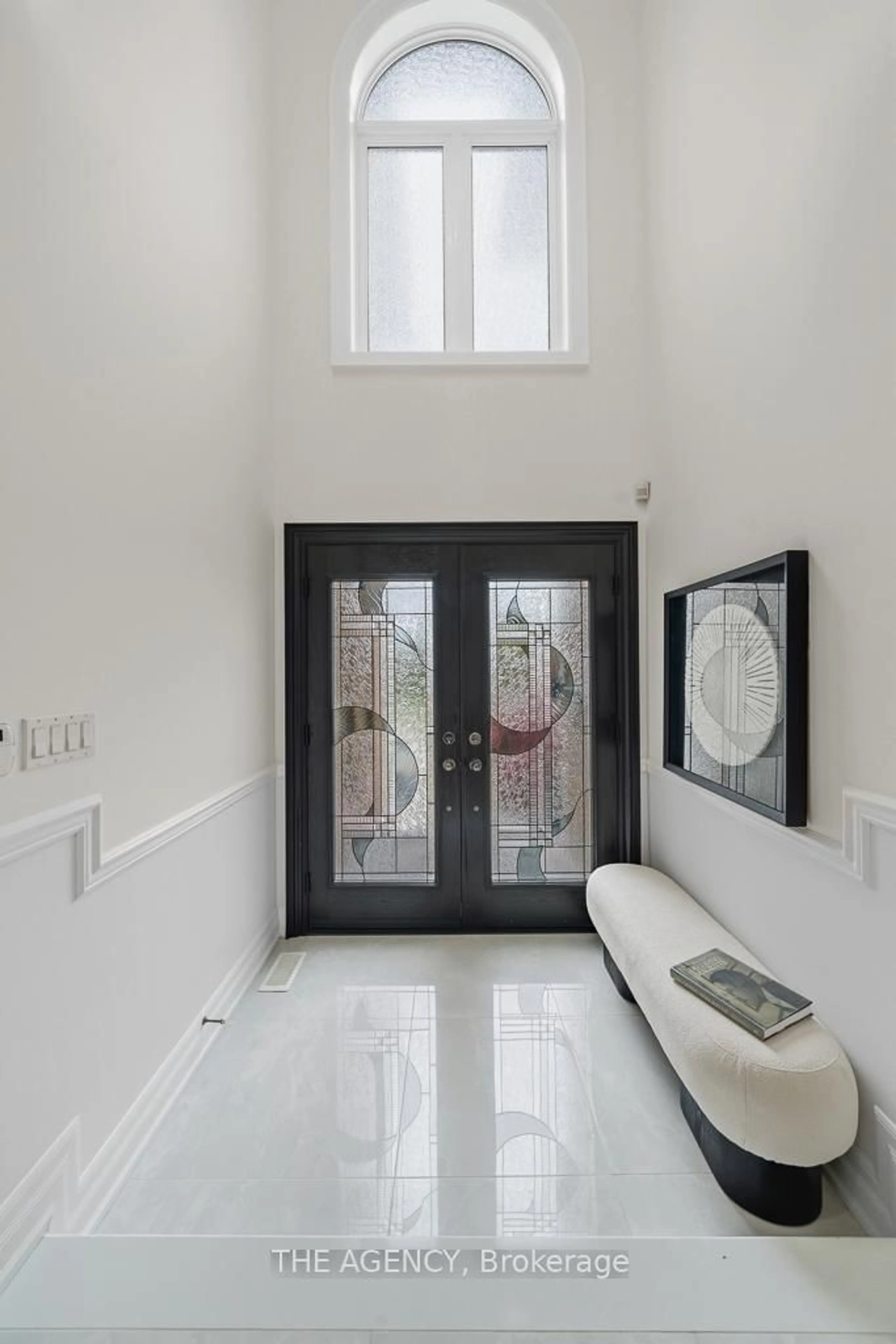 Indoor entryway for 6 Sheila Cres, Richmond Hill Ontario L4B 2Z8