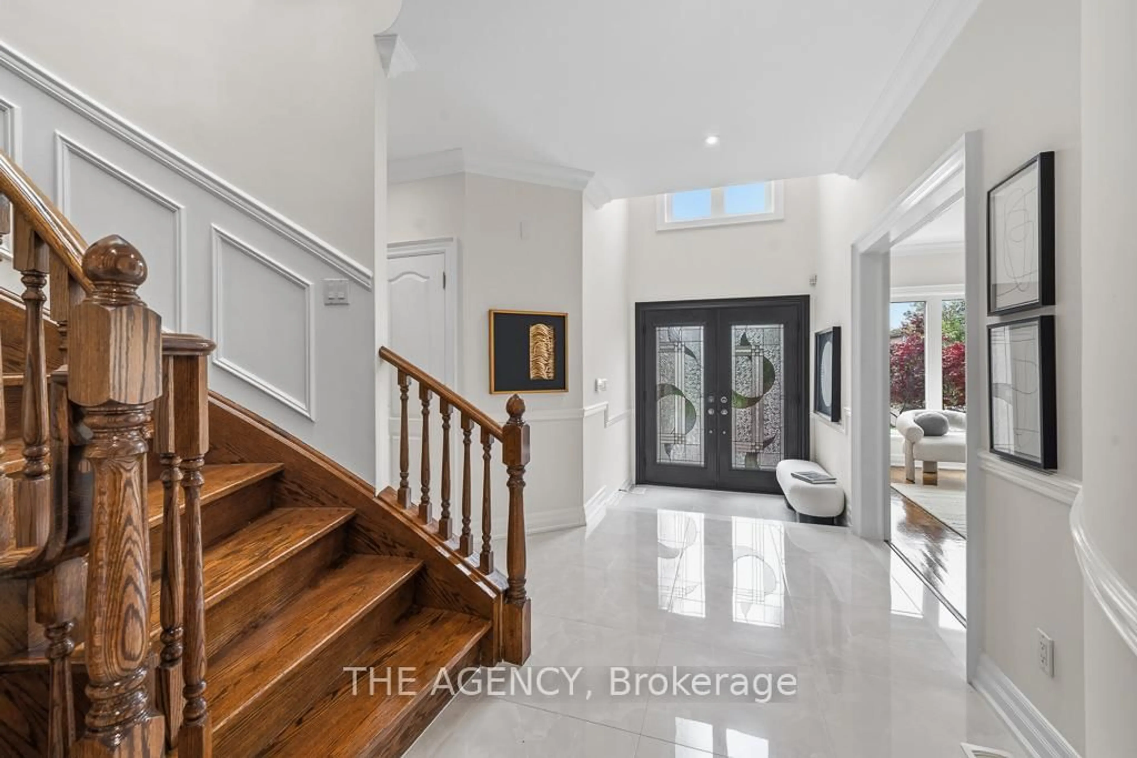 Indoor entryway for 6 Sheila Cres, Richmond Hill Ontario L4B 2Z8