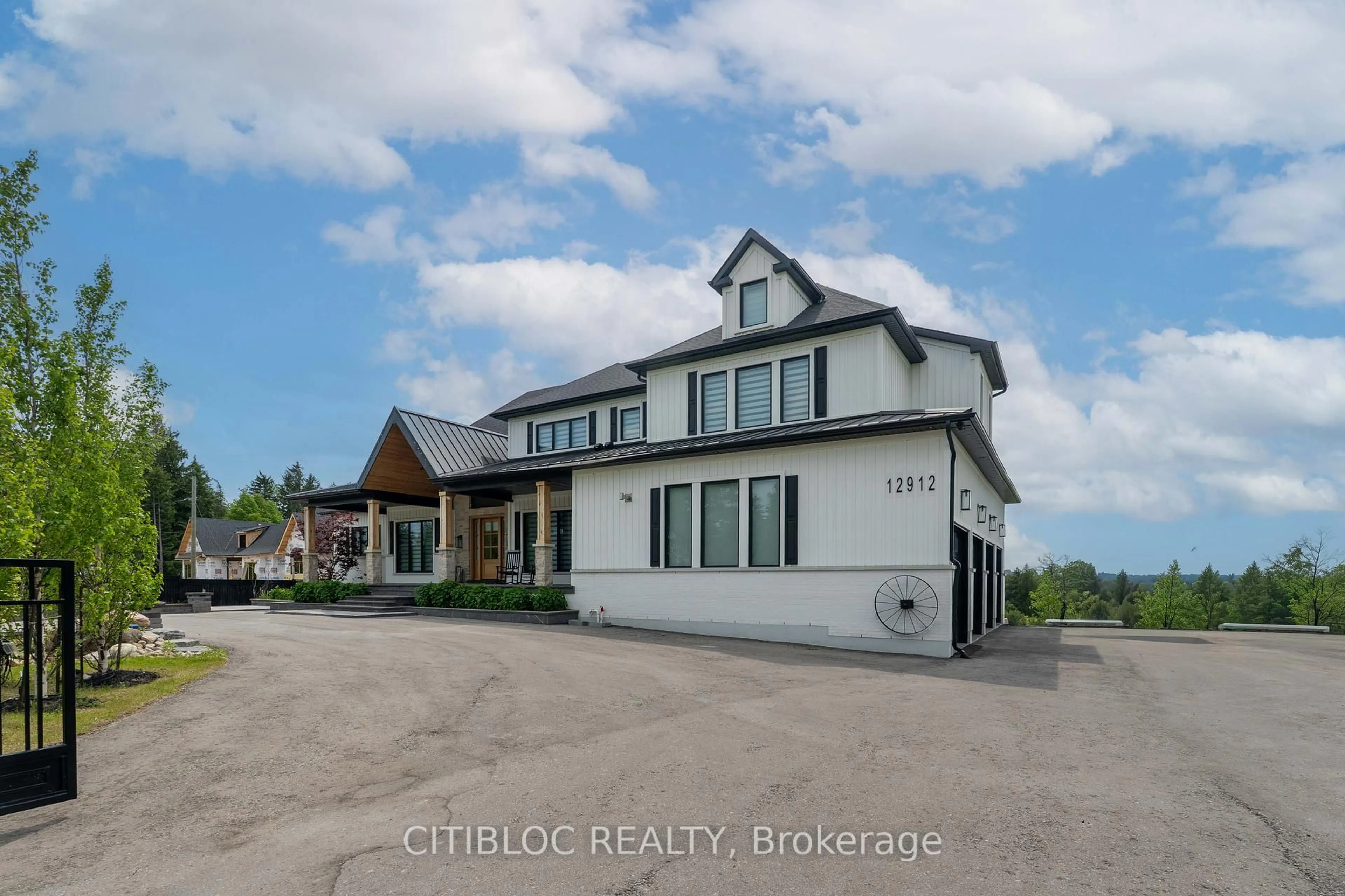 A pic from outside/outdoor area/front of a property/back of a property/a pic from drone, building for 12912 Weston Rd, King Ontario L7B 1K4