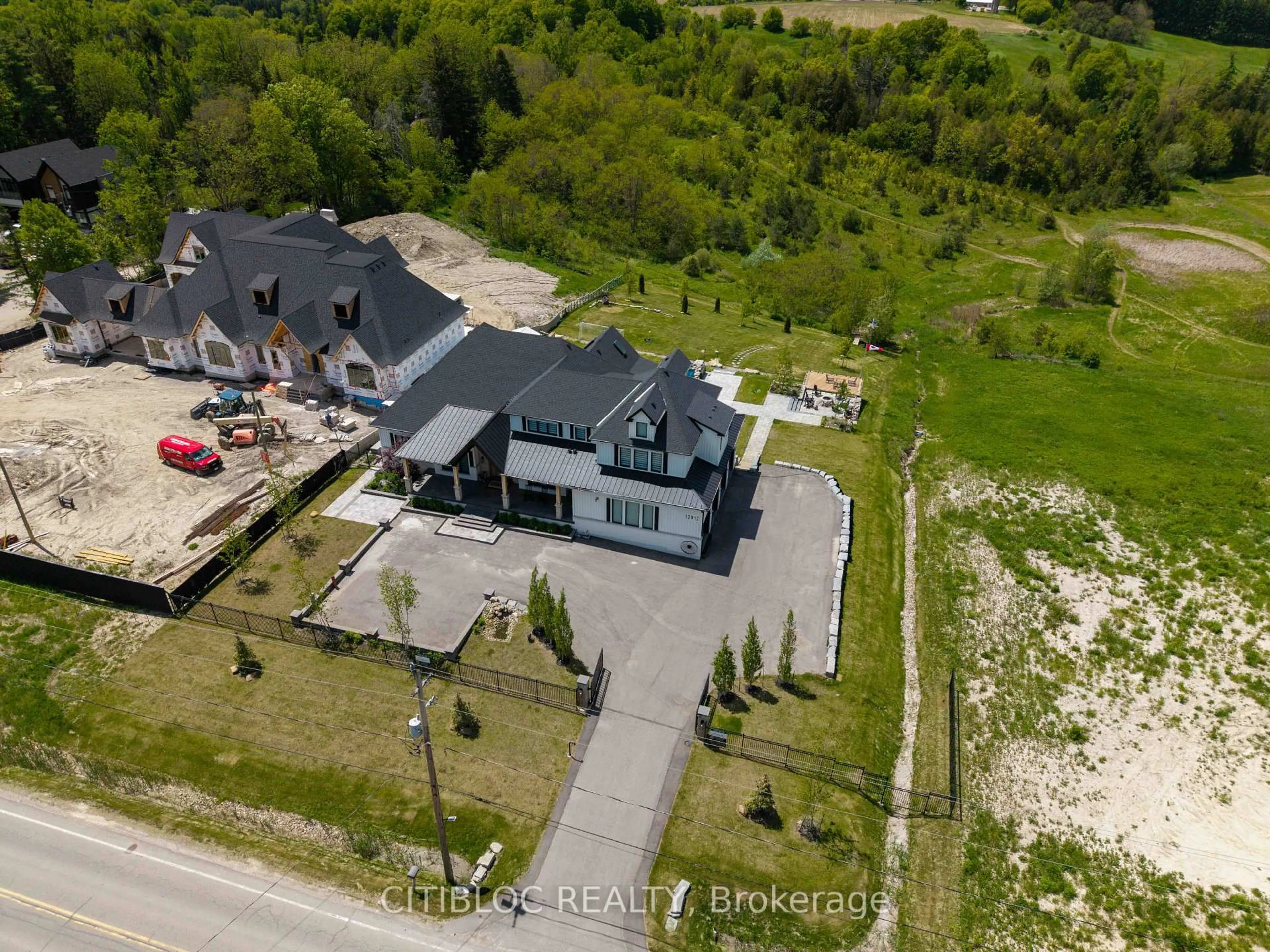 A pic from outside/outdoor area/front of a property/back of a property/a pic from drone, street for 12912 Weston Rd, King Ontario L7B 1K4