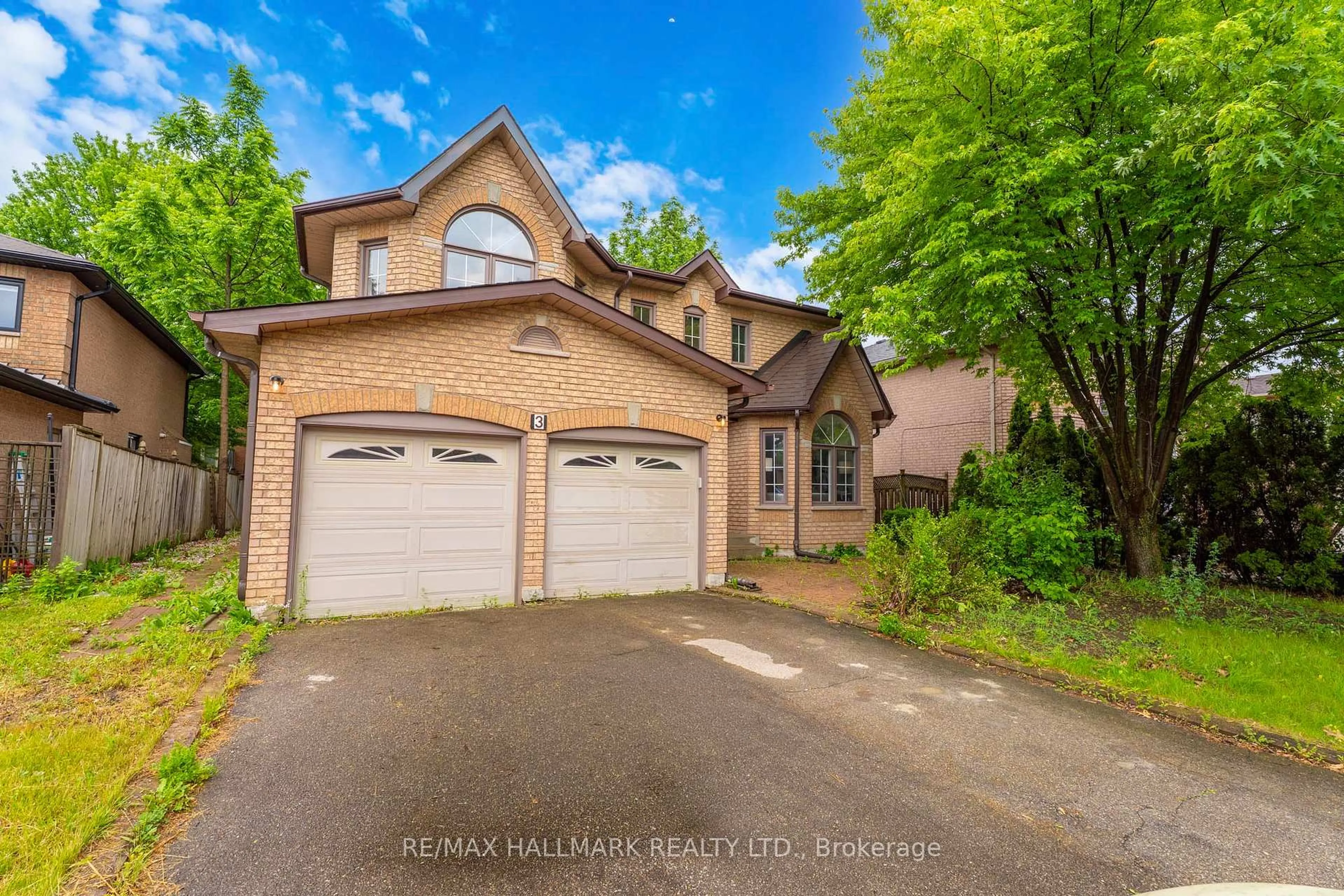 A pic from outside/outdoor area/front of a property/back of a property/a pic from drone, street for 3 Creekview Ave, Richmond Hill Ontario L4C 9X1
