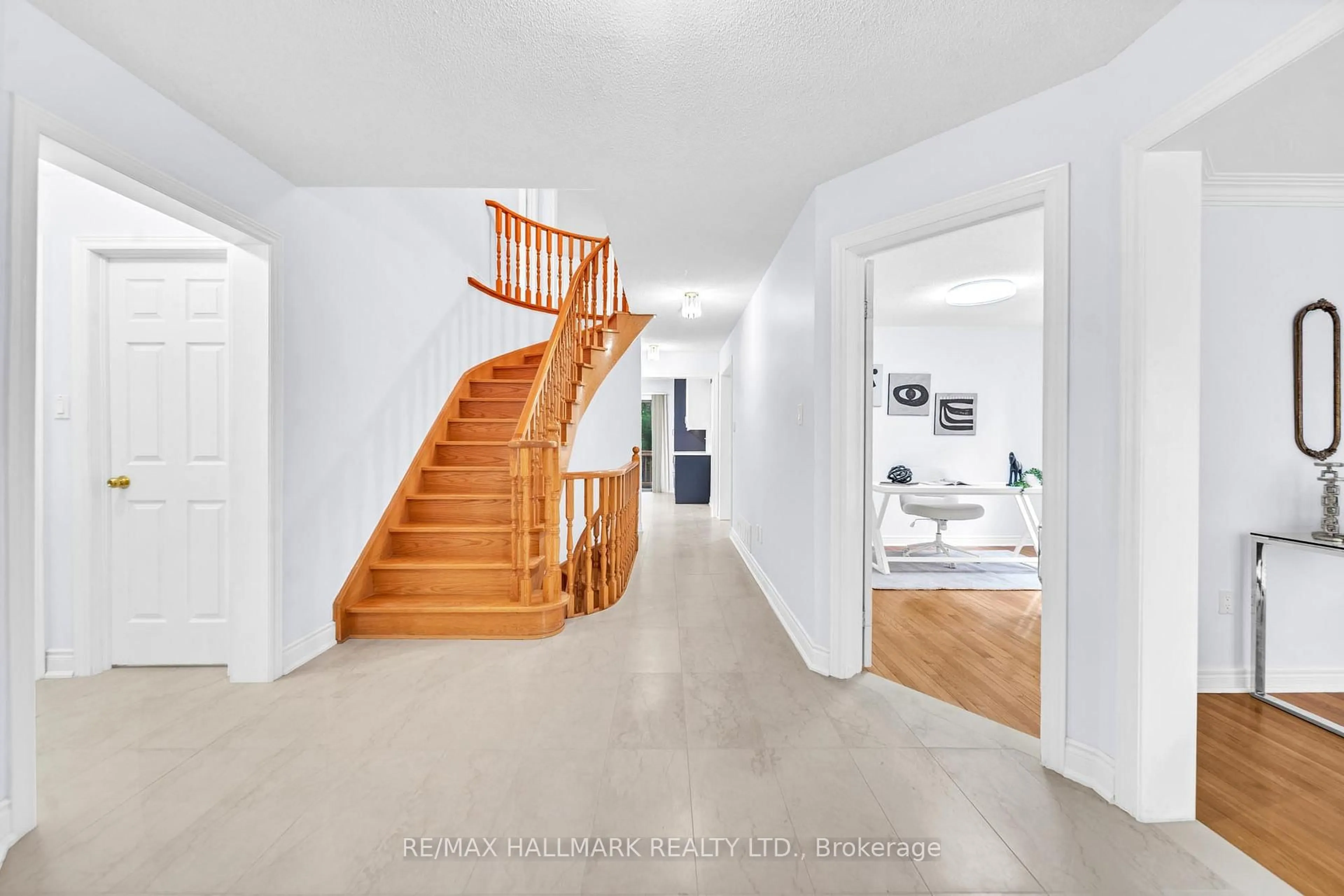 Unknown for 3 Creekview Ave, Richmond Hill Ontario L4C 9X1