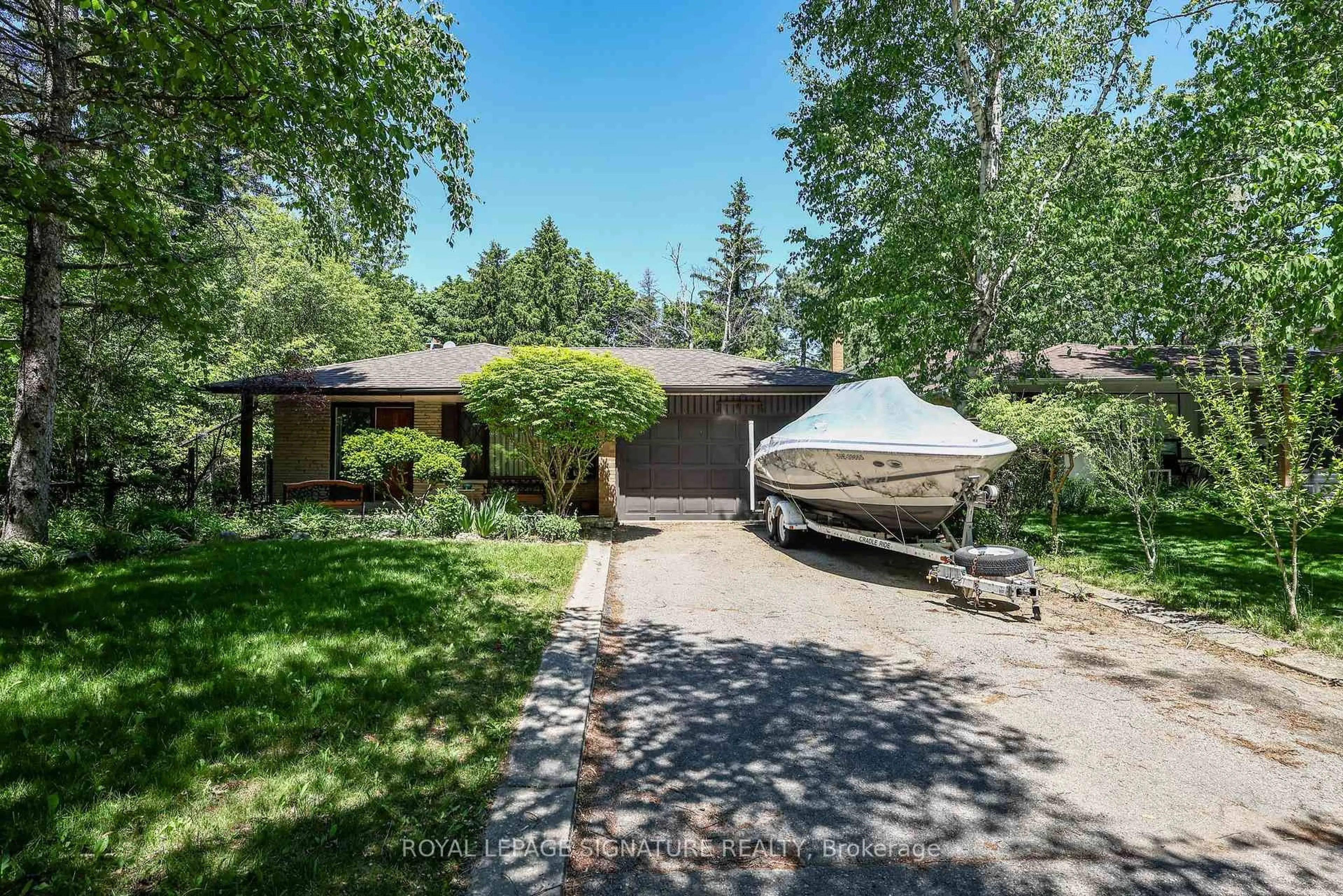 A pic from outside/outdoor area/front of a property/back of a property/a pic from drone, street for 60 Sciberras Rd, Markham Ontario L3R 2J4