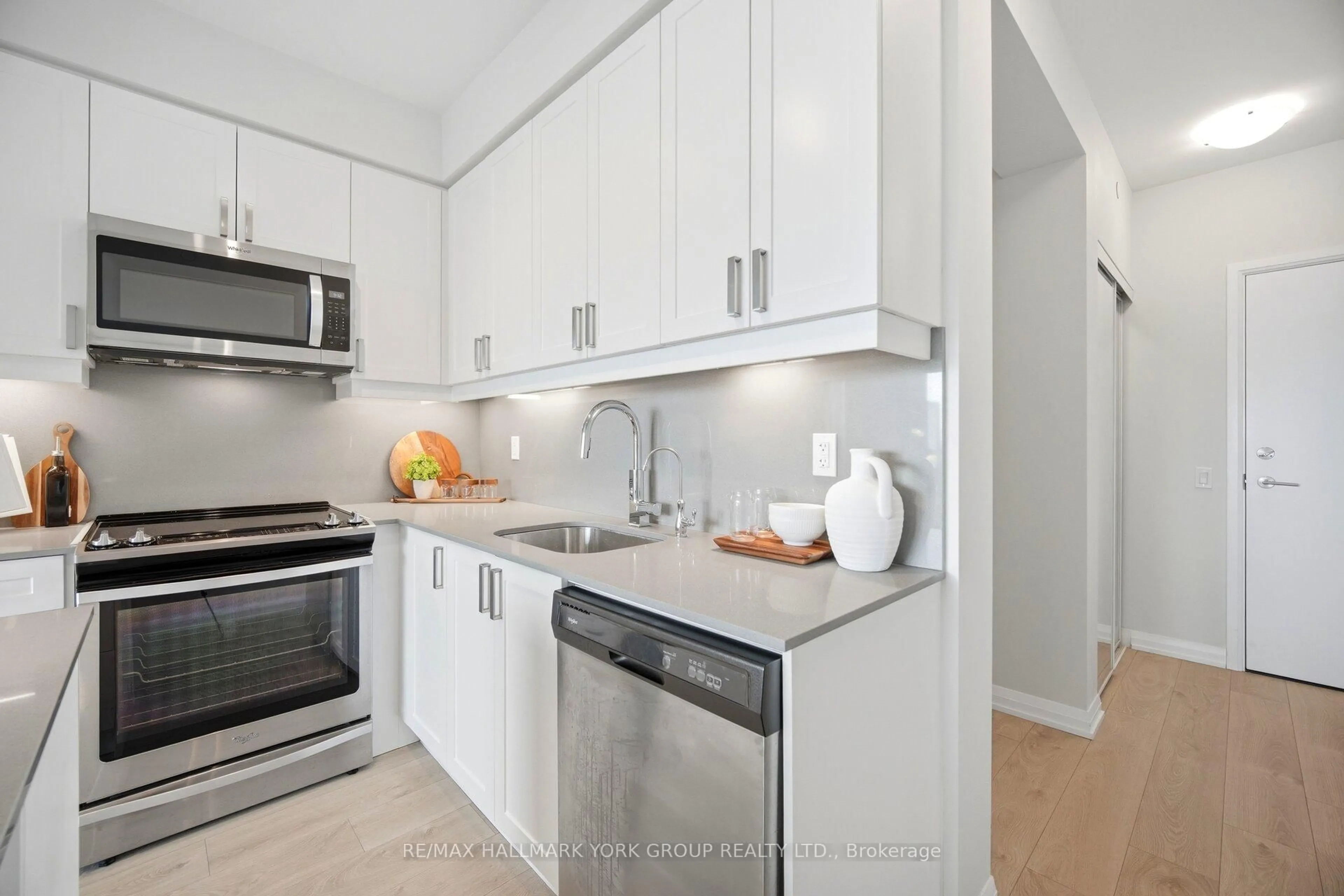 Standard kitchen, unknown for 7895 Jane St #2117, Vaughan Ontario L4K 0K2