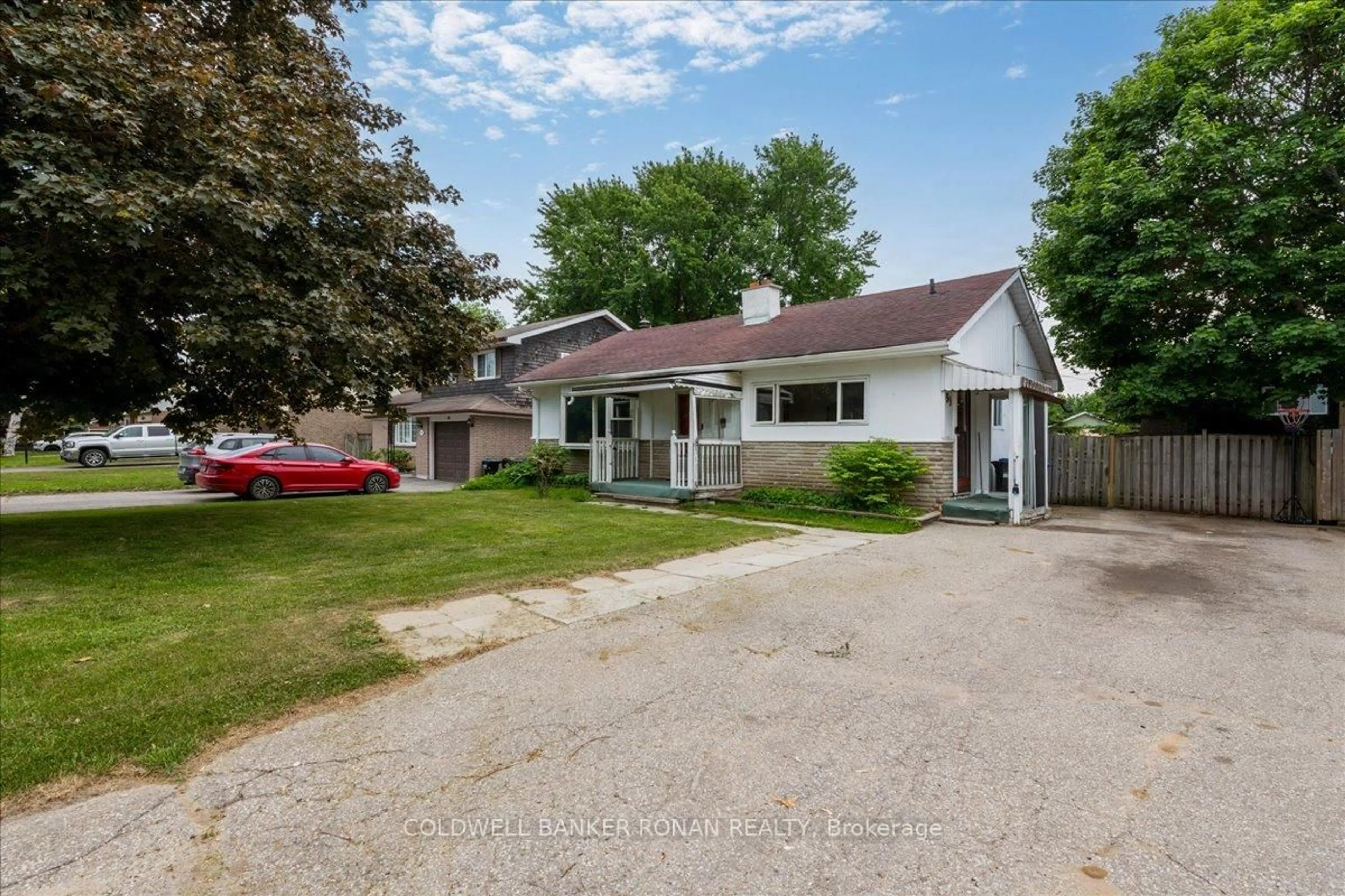A pic from outside/outdoor area/front of a property/back of a property/a pic from drone, street for 199 Tupper St, New Tecumseth Ontario L9R 1B6