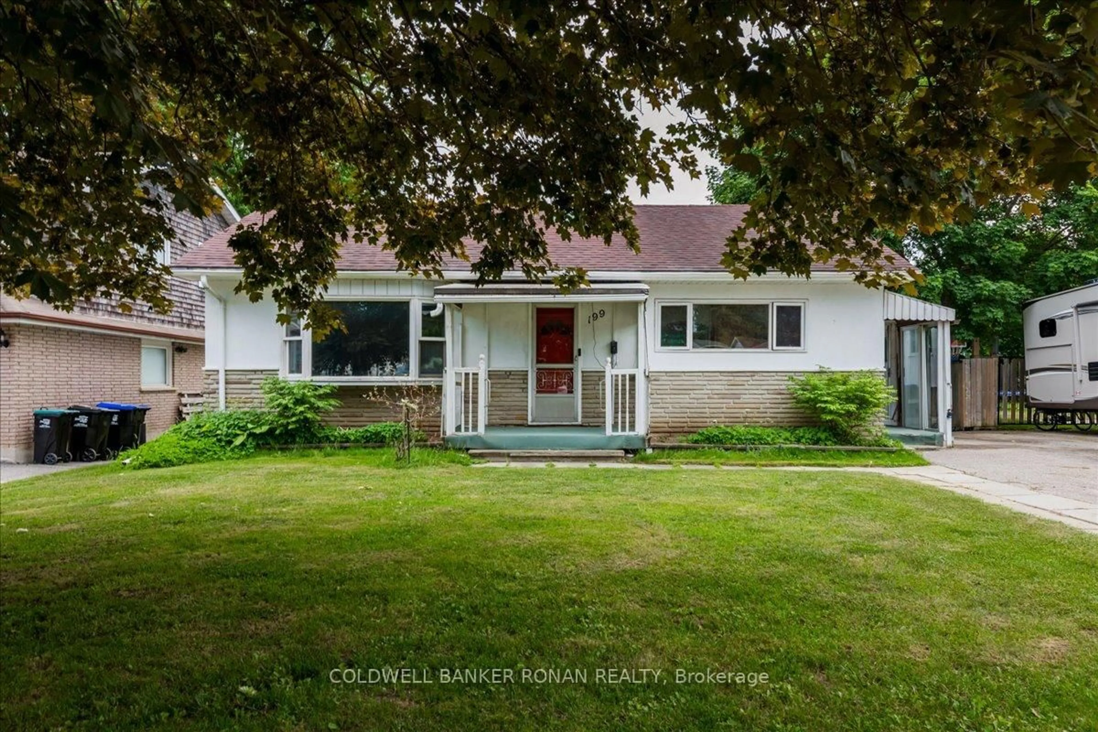 Home with vinyl exterior material, street for 199 Tupper St, New Tecumseth Ontario L9R 1B6