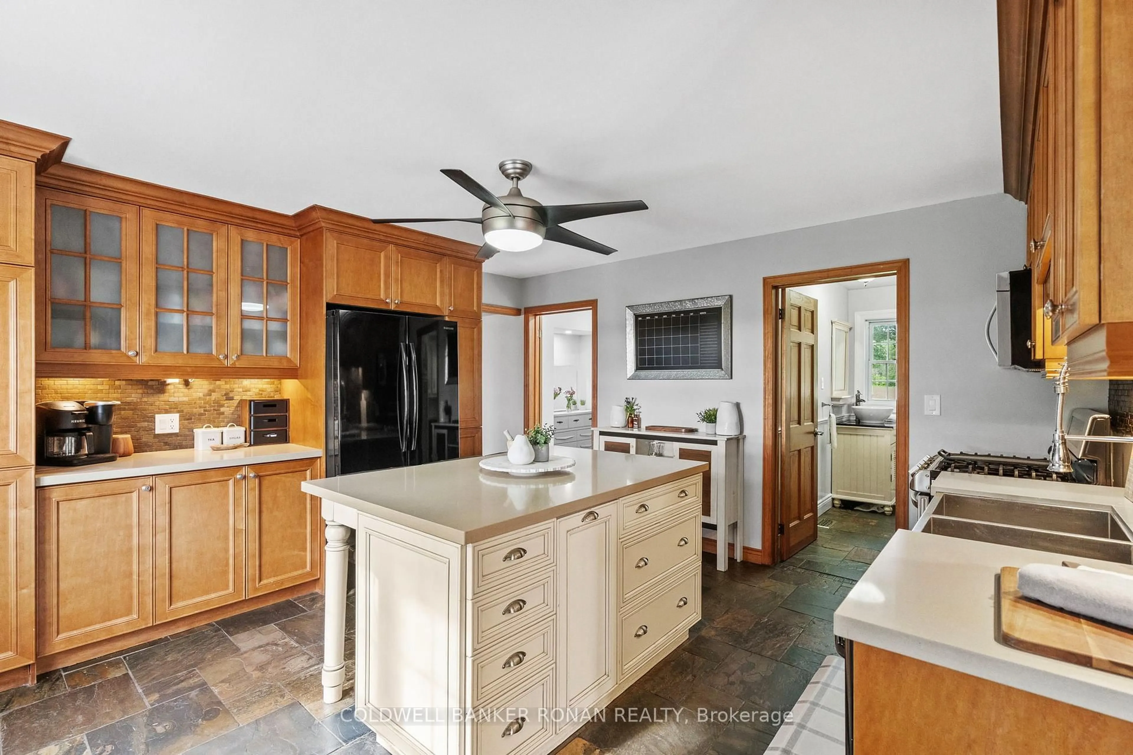 Open concept kitchen, ceramic/tile floor for 5065 10th Line, New Tecumseth Ontario L0G 1A0