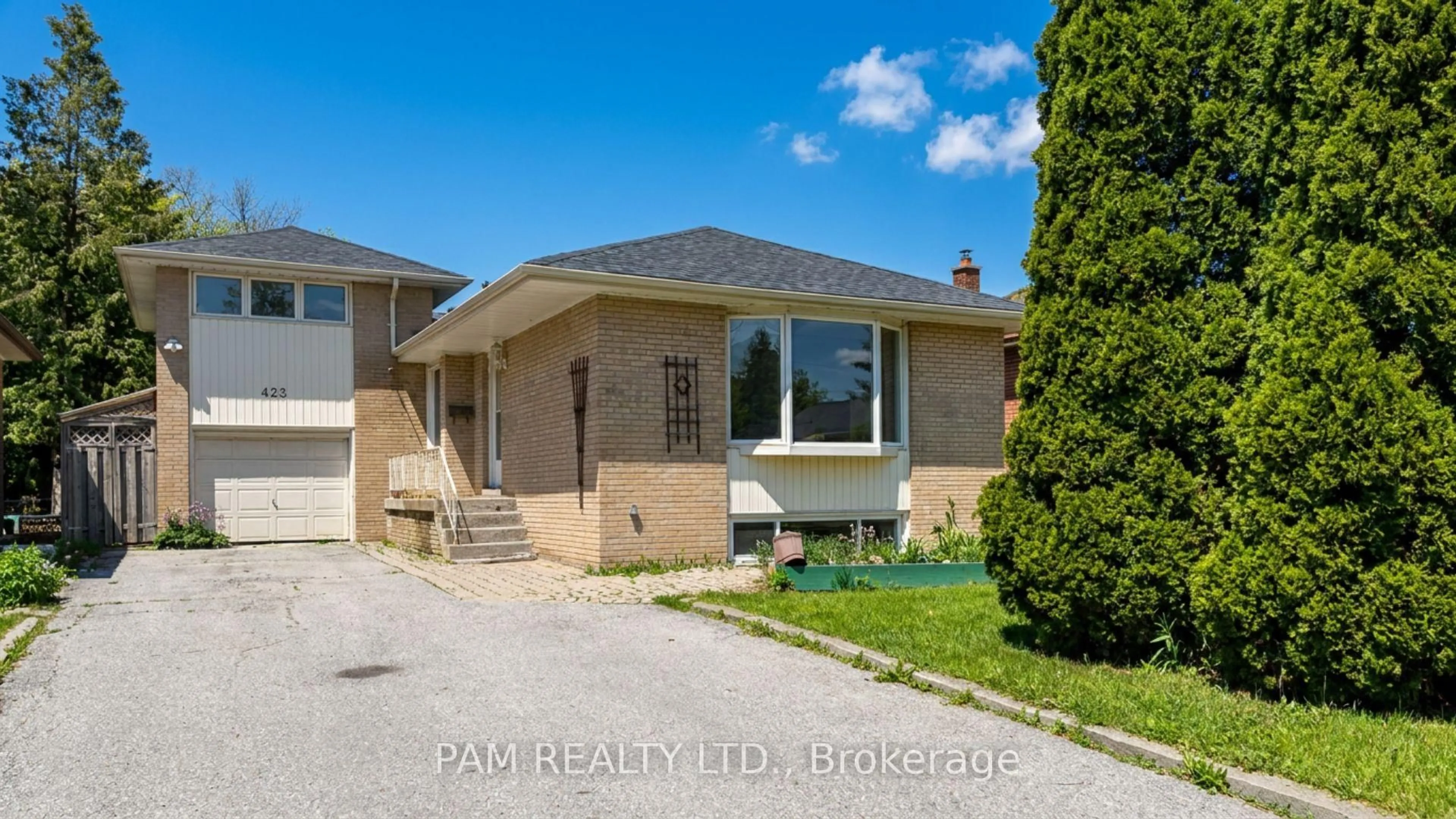 Home with brick exterior material, street for 423 Lynett Cres, Richmond Hill Ontario L4C 2V6