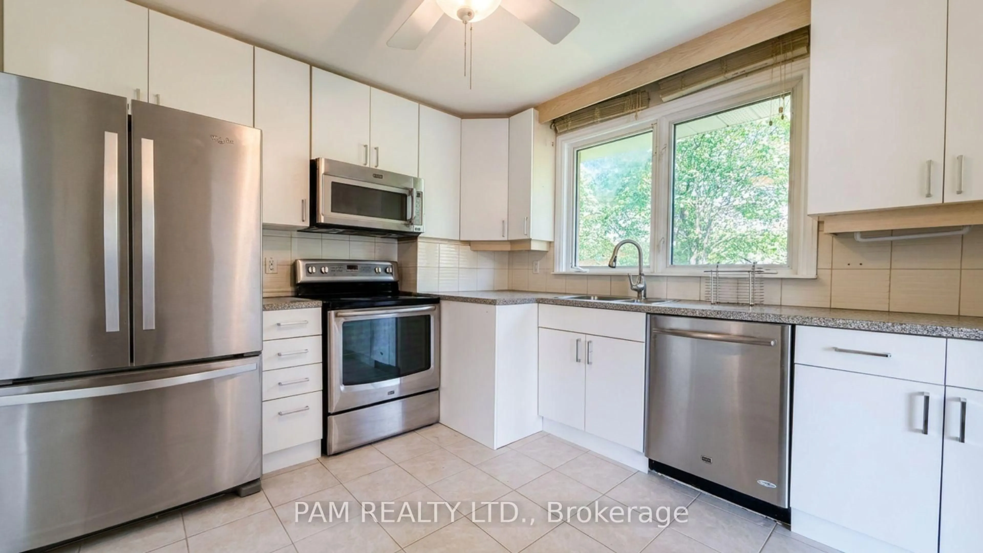 Standard kitchen, unknown for 423 Lynett Cres, Richmond Hill Ontario L4C 2V6