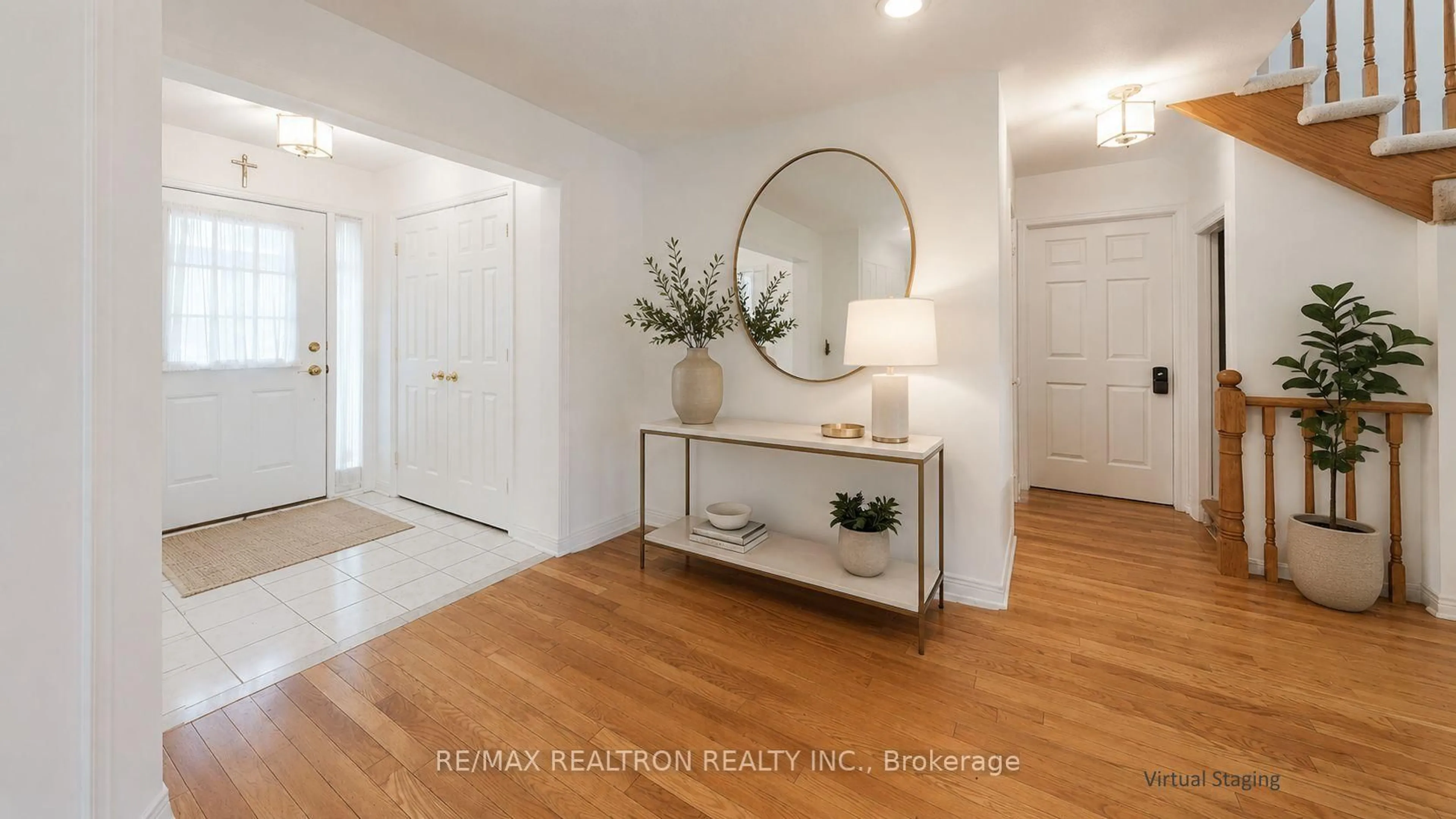 Indoor entryway for 47 Central Park Dr, Markham Ontario L3P 7S3