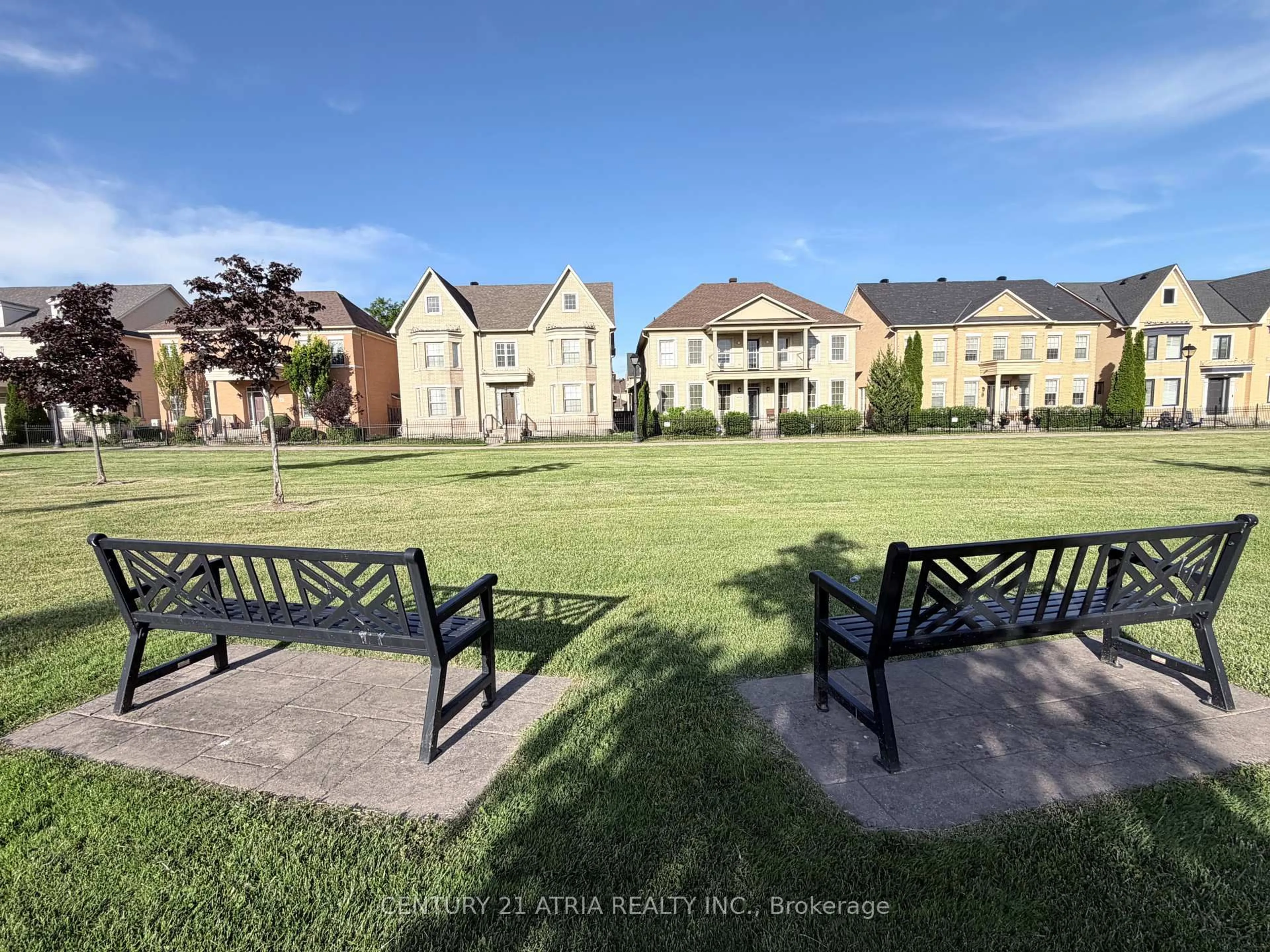 A pic from outside/outdoor area/front of a property/back of a property/a pic from drone, street for 6 Crescent Park Lane, Markham Ontario L6C 0A6