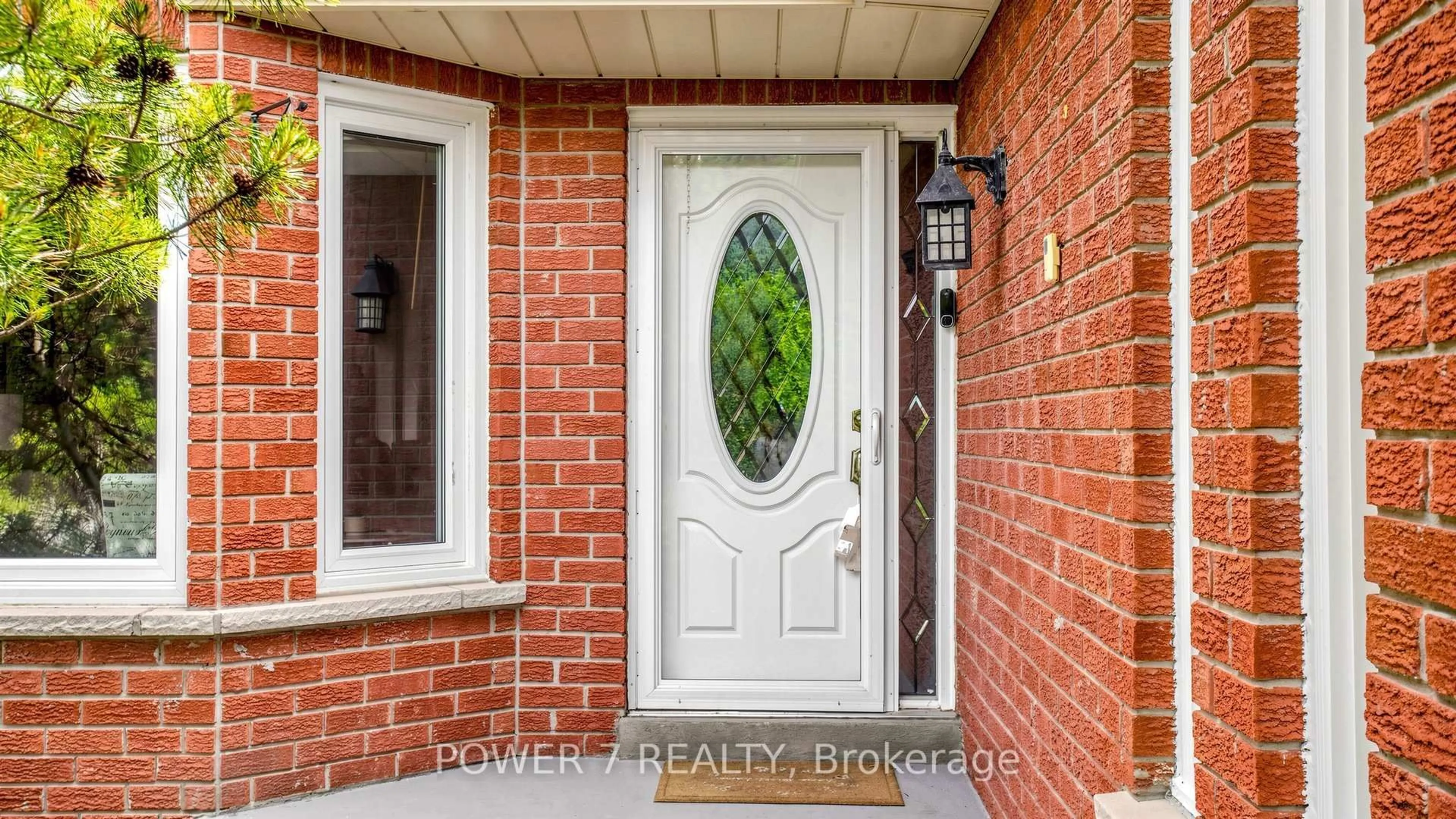 Indoor entryway for 71 Canterbury Crt, Richmond Hill Ontario L4C 8E7