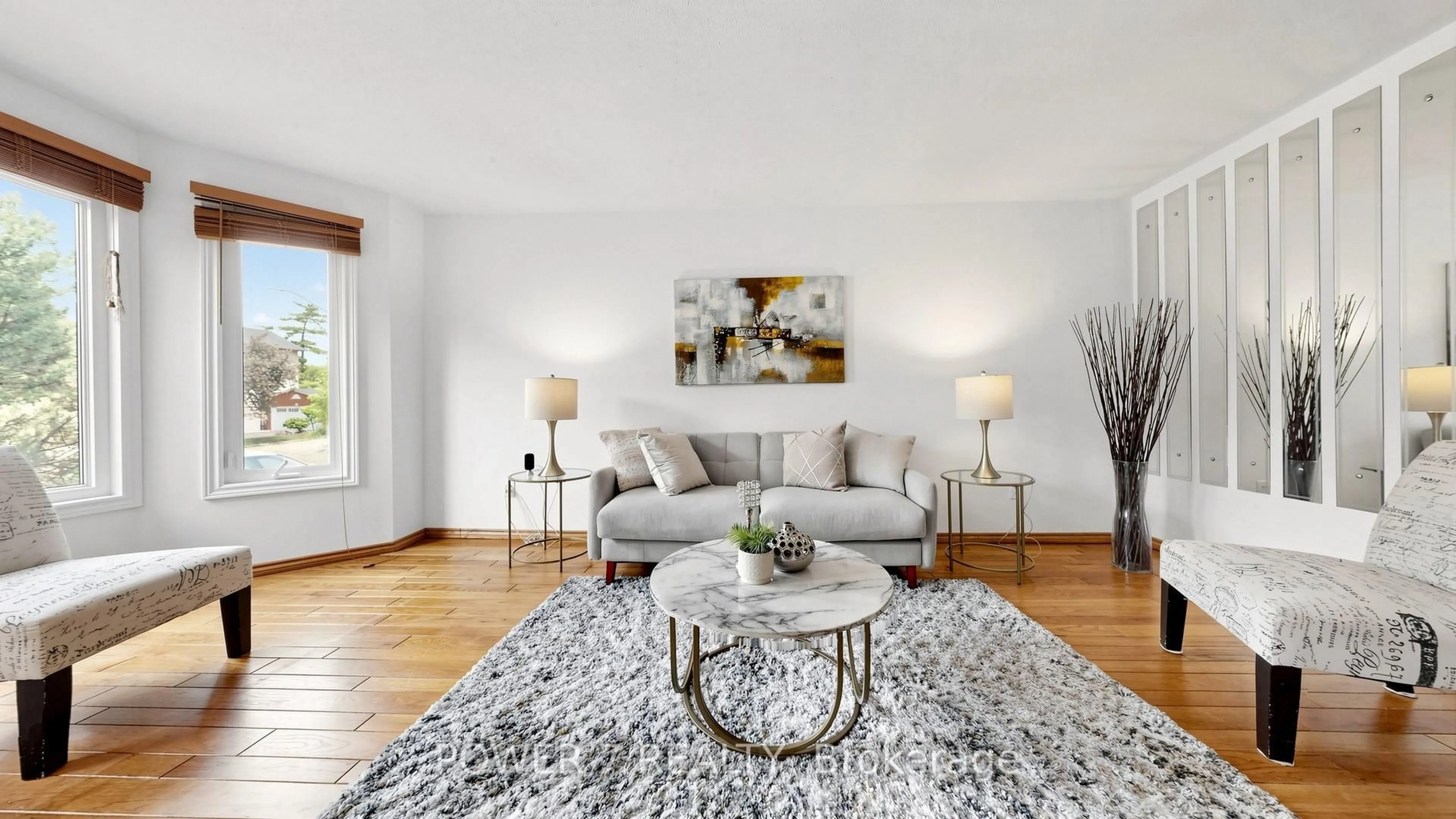 Living room with furniture, unknown for 71 Canterbury Crt, Richmond Hill Ontario L4C 8E7