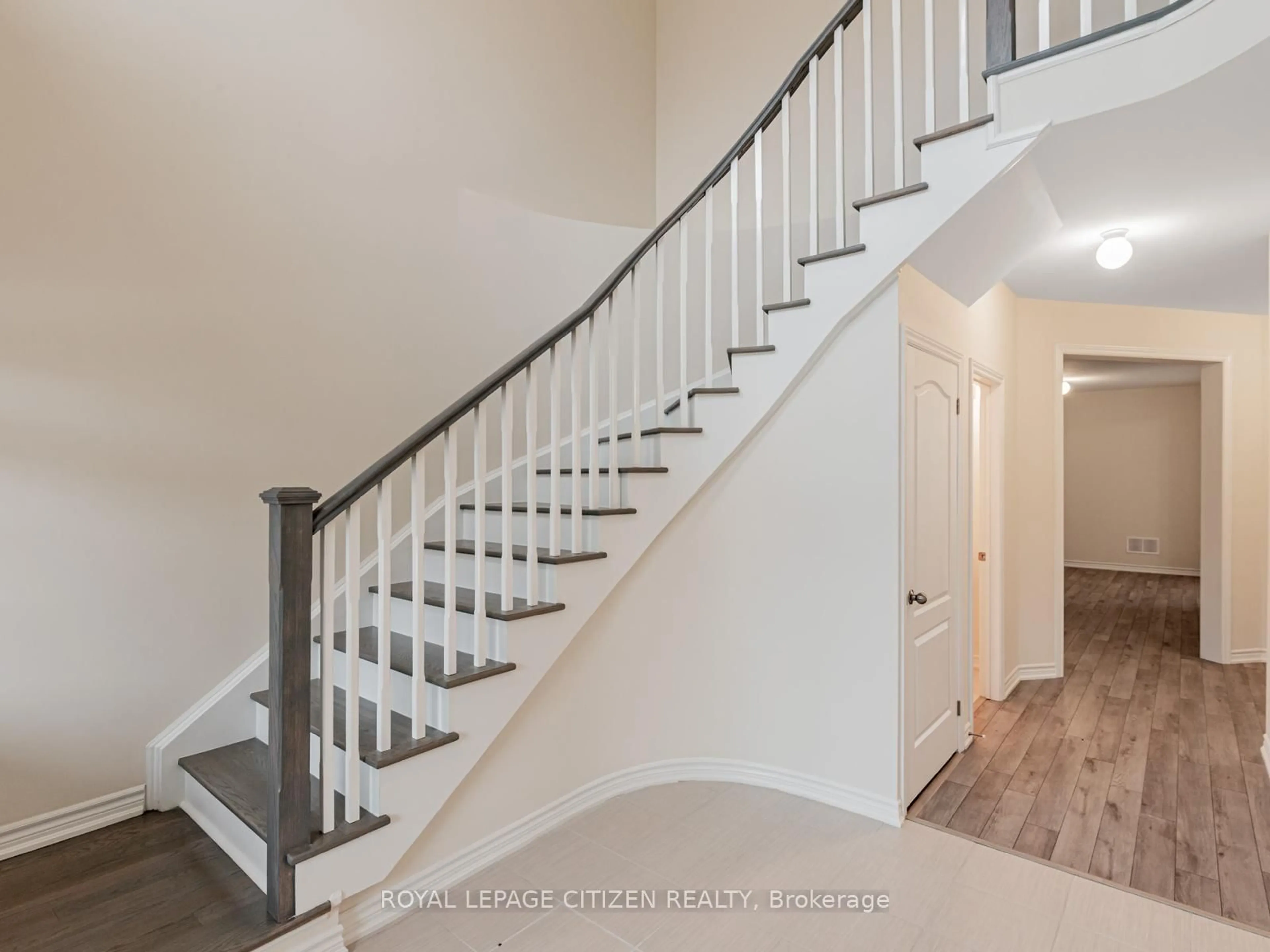 Stairs for 7 Jeanne Pynn Ave, Georgina Ontario L0E 1R0