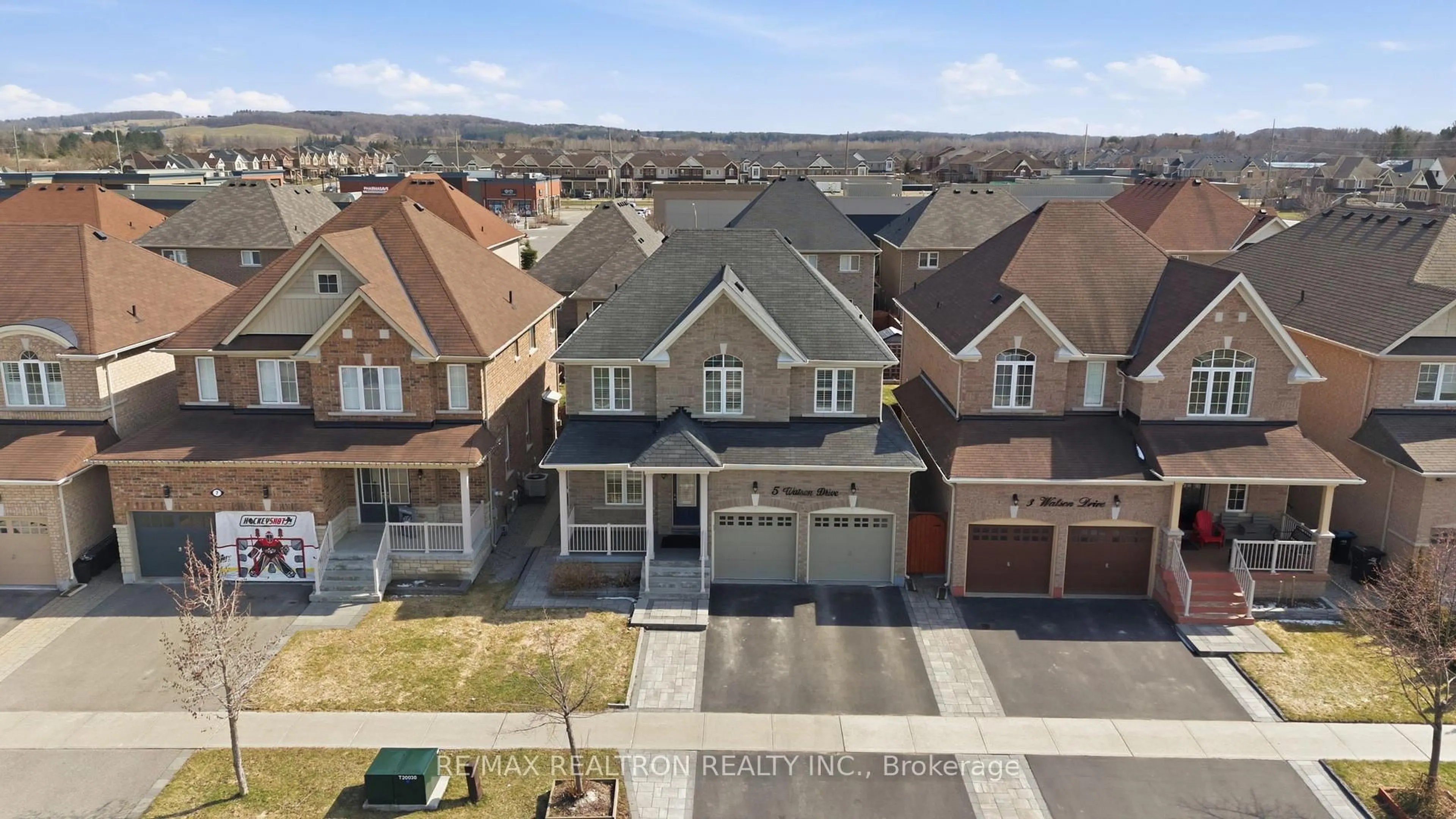 A pic from outside/outdoor area/front of a property/back of a property/a pic from drone, street for 5 Watson Dr, New Tecumseth Ontario L0G 1W0
