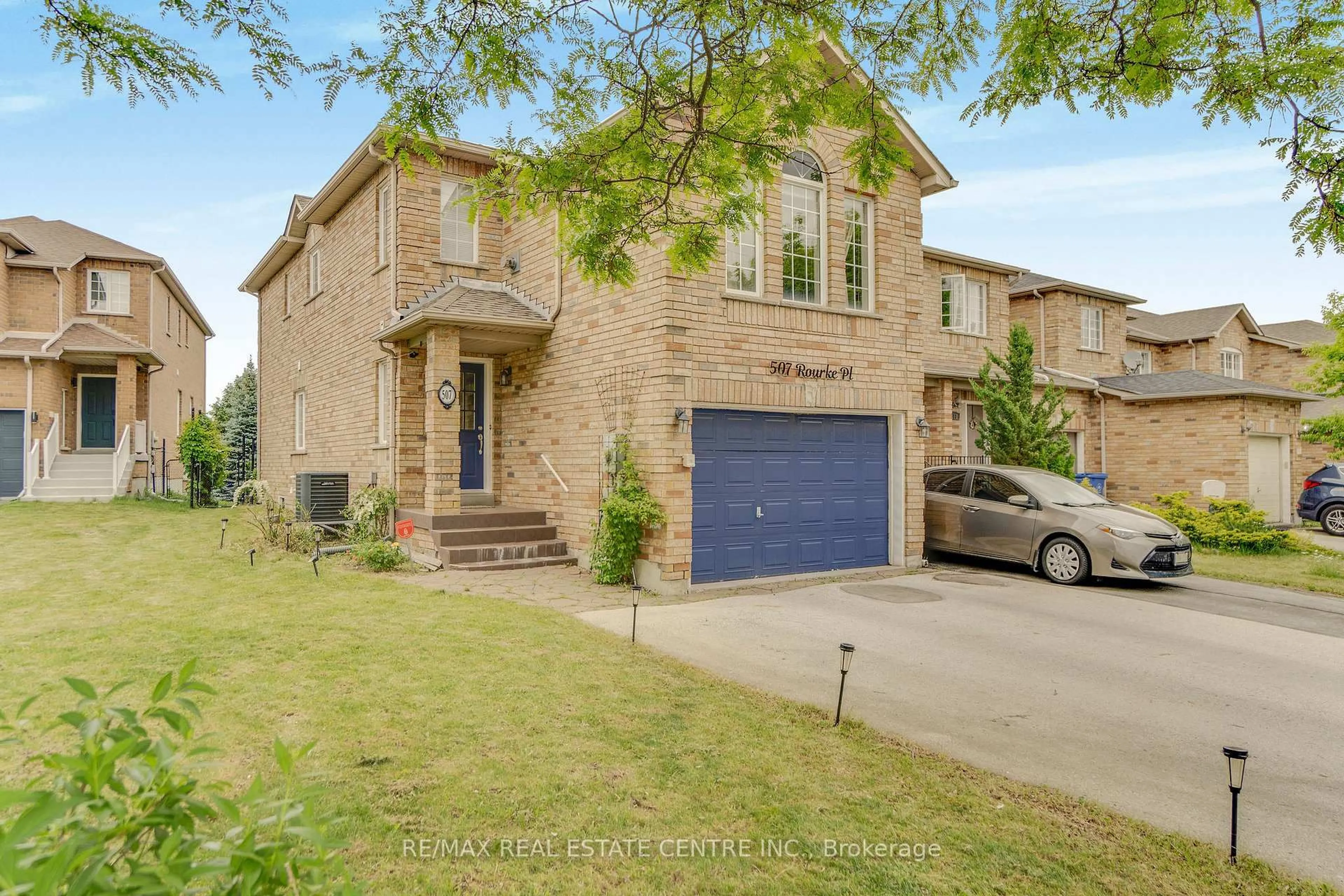 Home with brick exterior material, street for 507 Rourke Pl, Newmarket Ontario L3Y 8S9