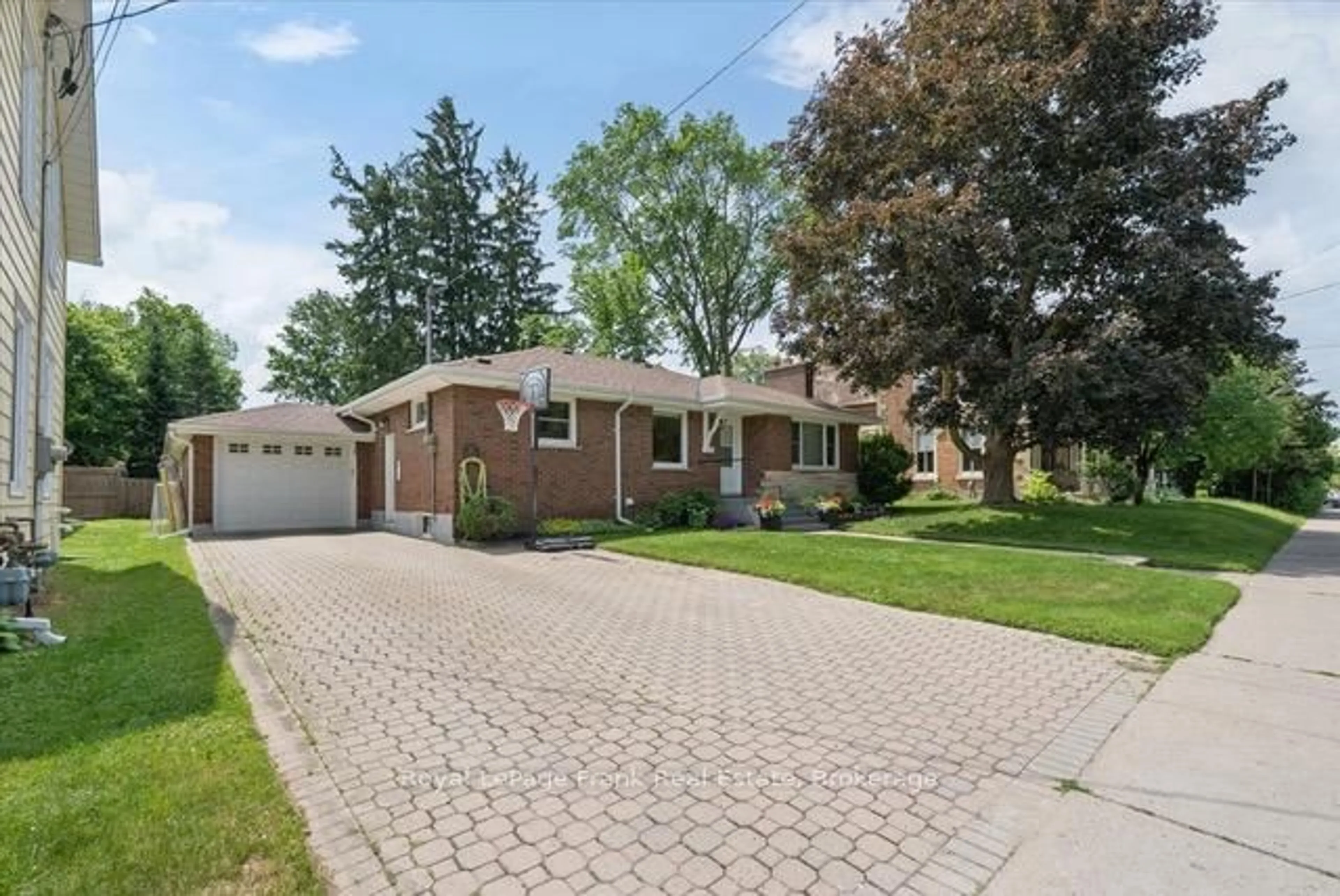 Home with brick exterior material, street for 124 Brock St, Uxbridge Ontario L9P 1K5