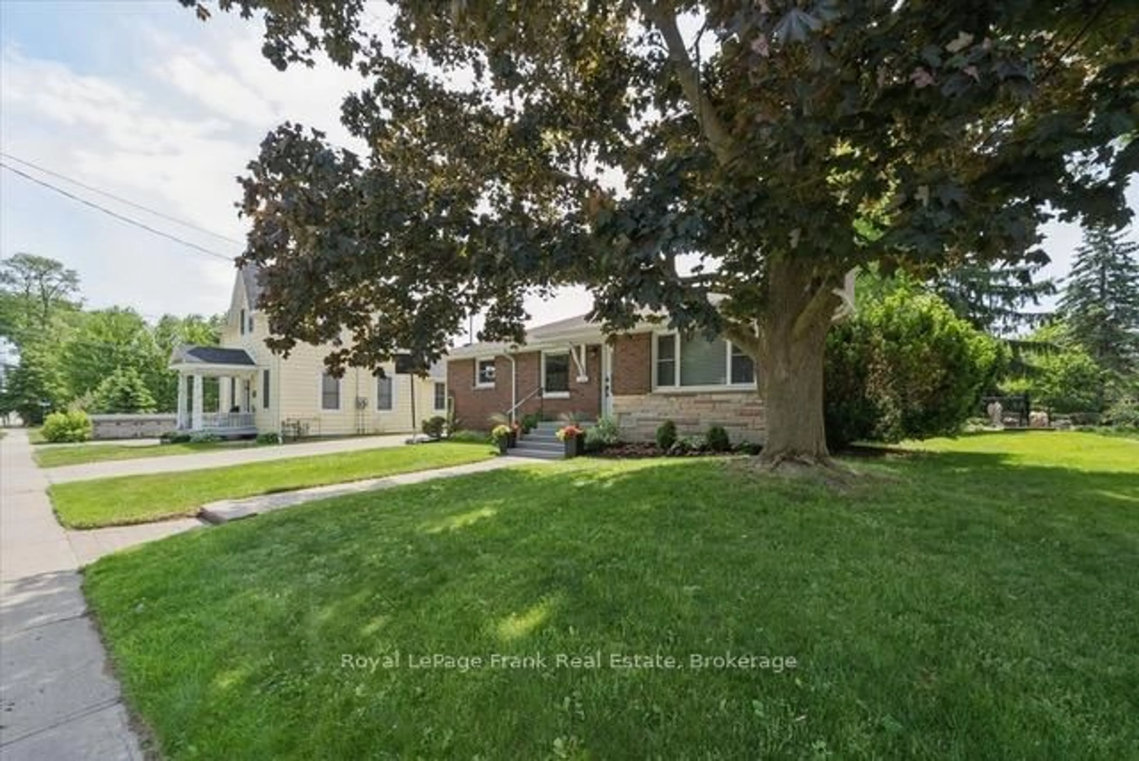 Unknown for 124 Brock St, Uxbridge Ontario L9P 1K5