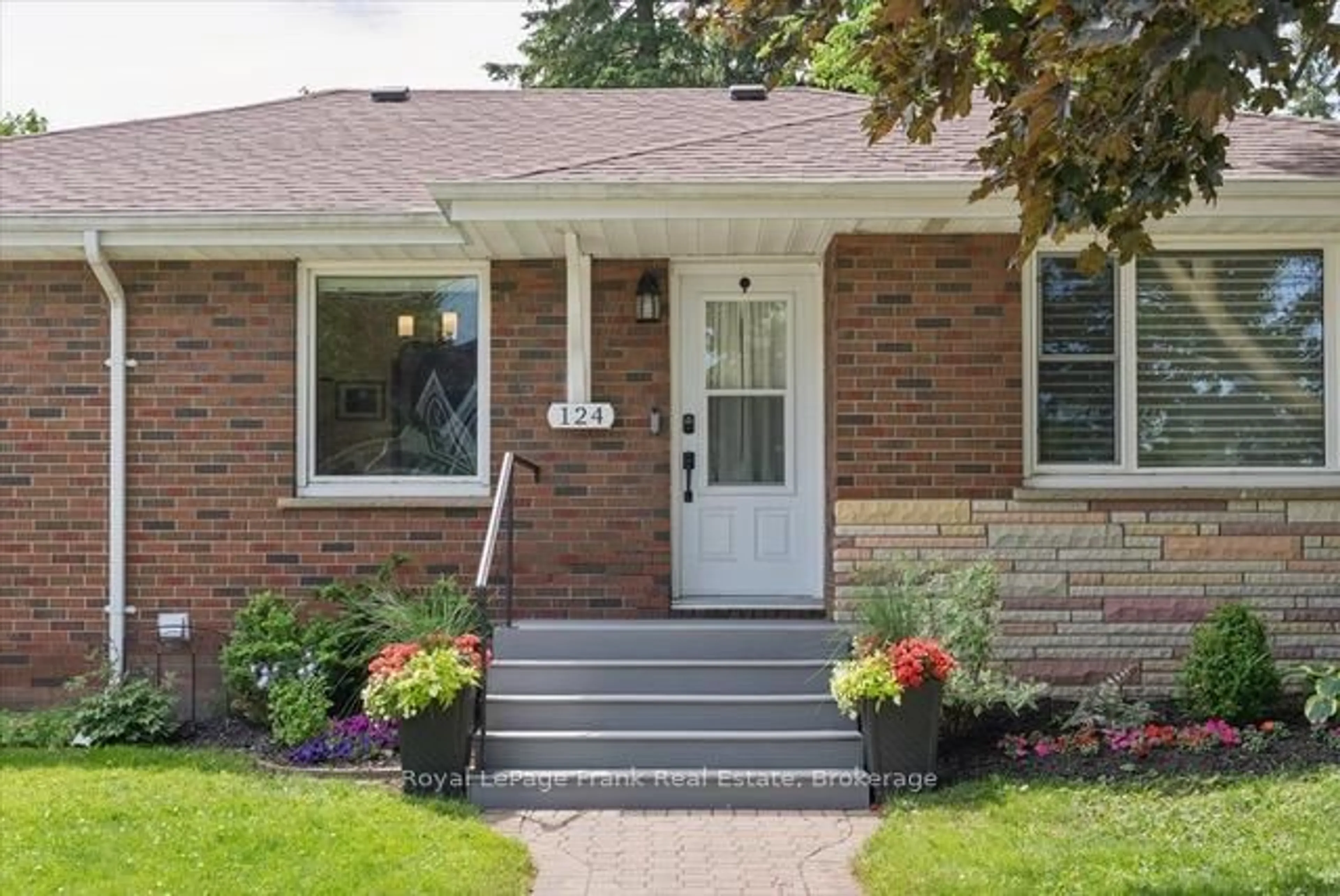 Home with brick exterior material, street for 124 Brock St, Uxbridge Ontario L9P 1K5