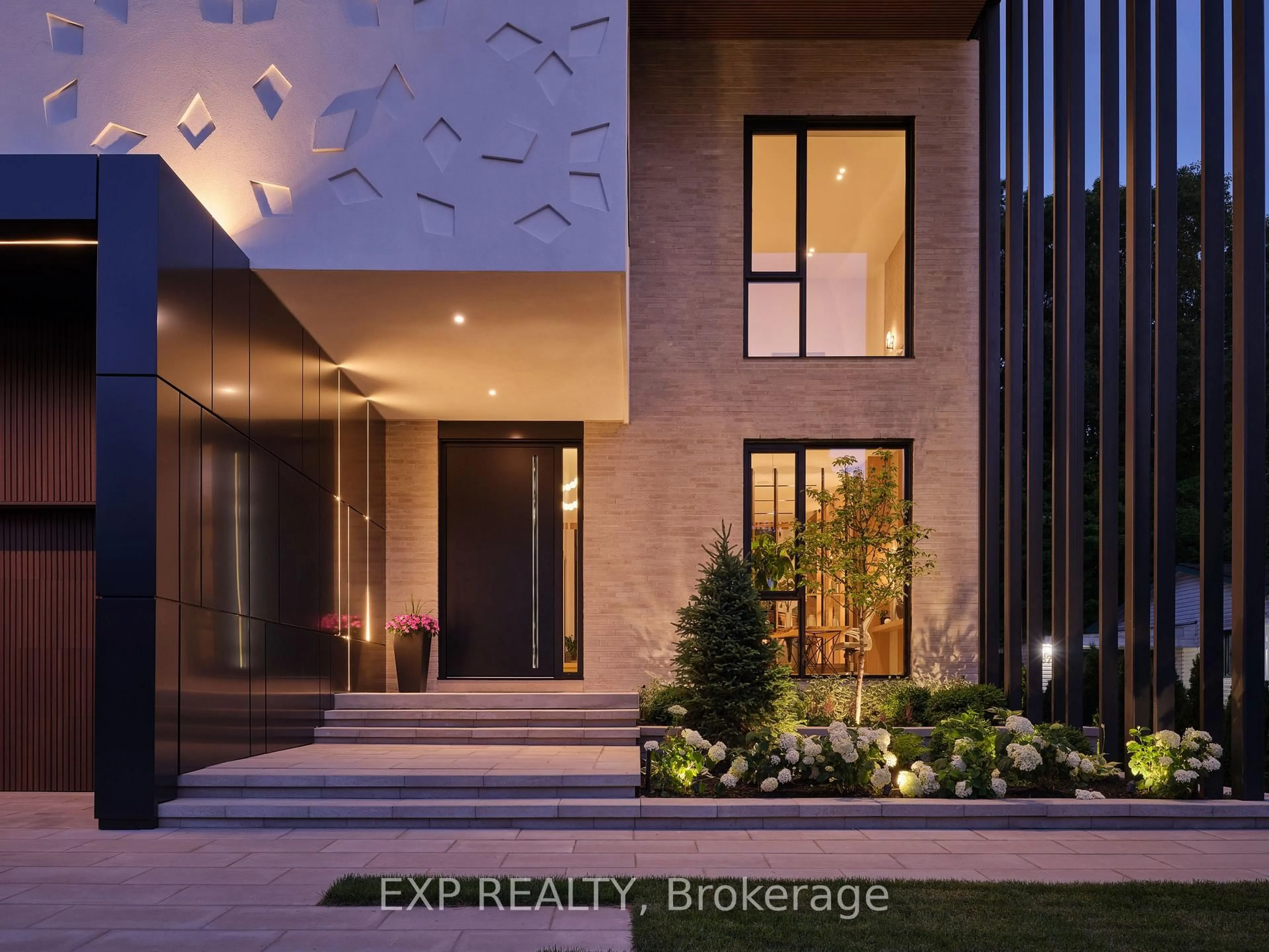 Indoor entryway for 105 Park Cres, Richmond Hill Ontario L4E 3J5