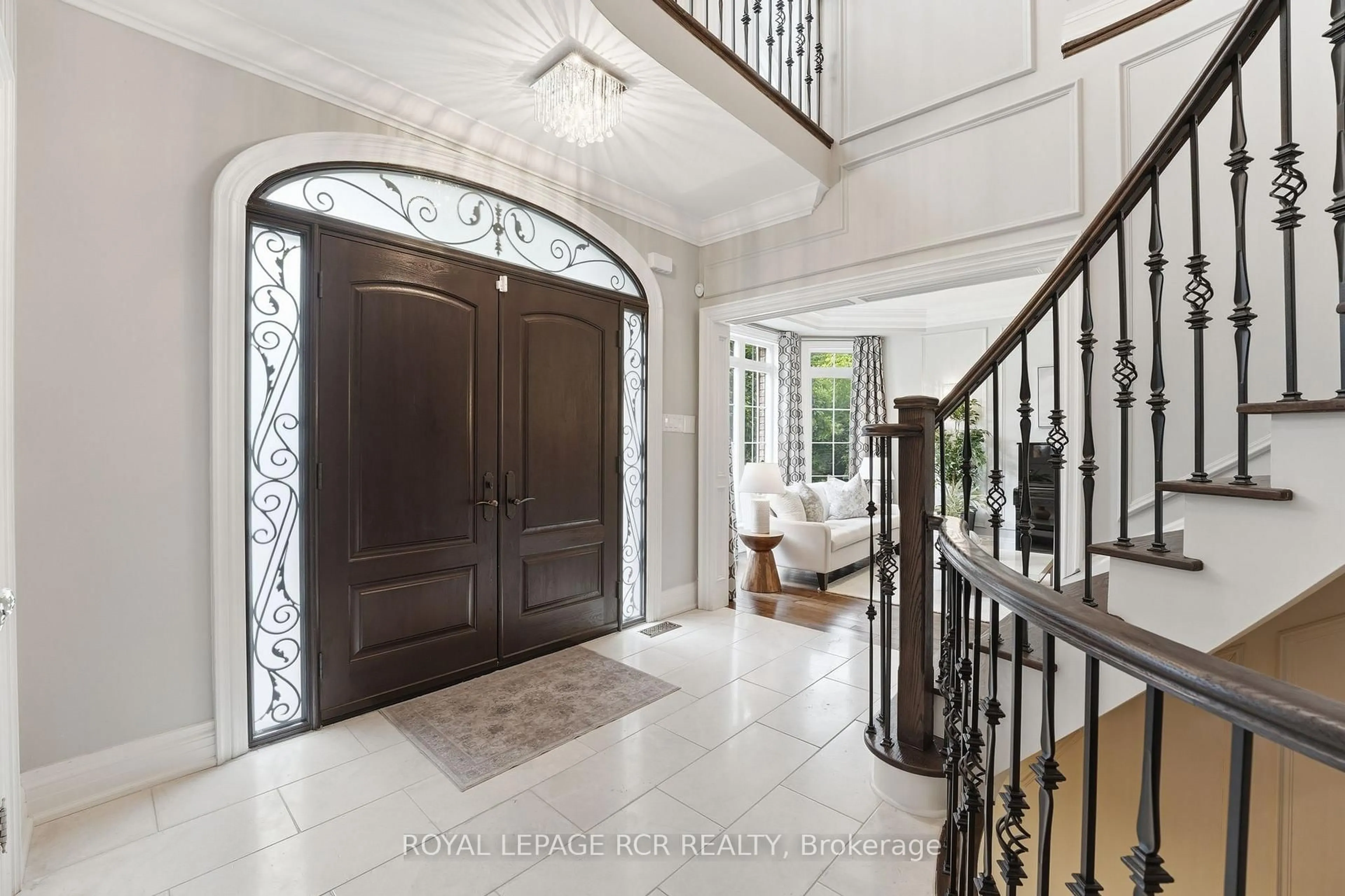 Indoor entryway for 48 Hodgkinson Cres, Aurora Ontario L4G 6K7