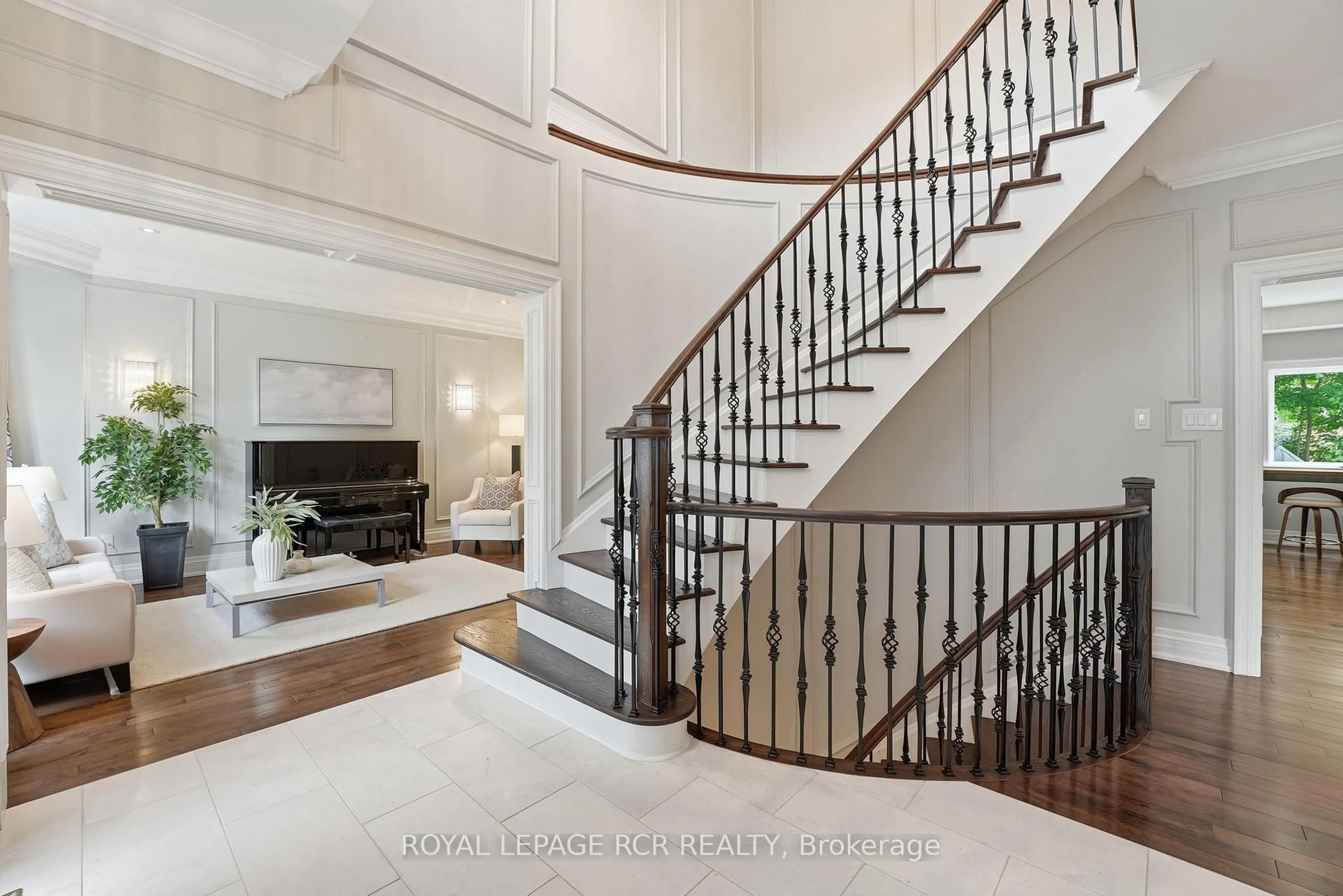 Unknown for 48 Hodgkinson Cres, Aurora Ontario L4G 6K7