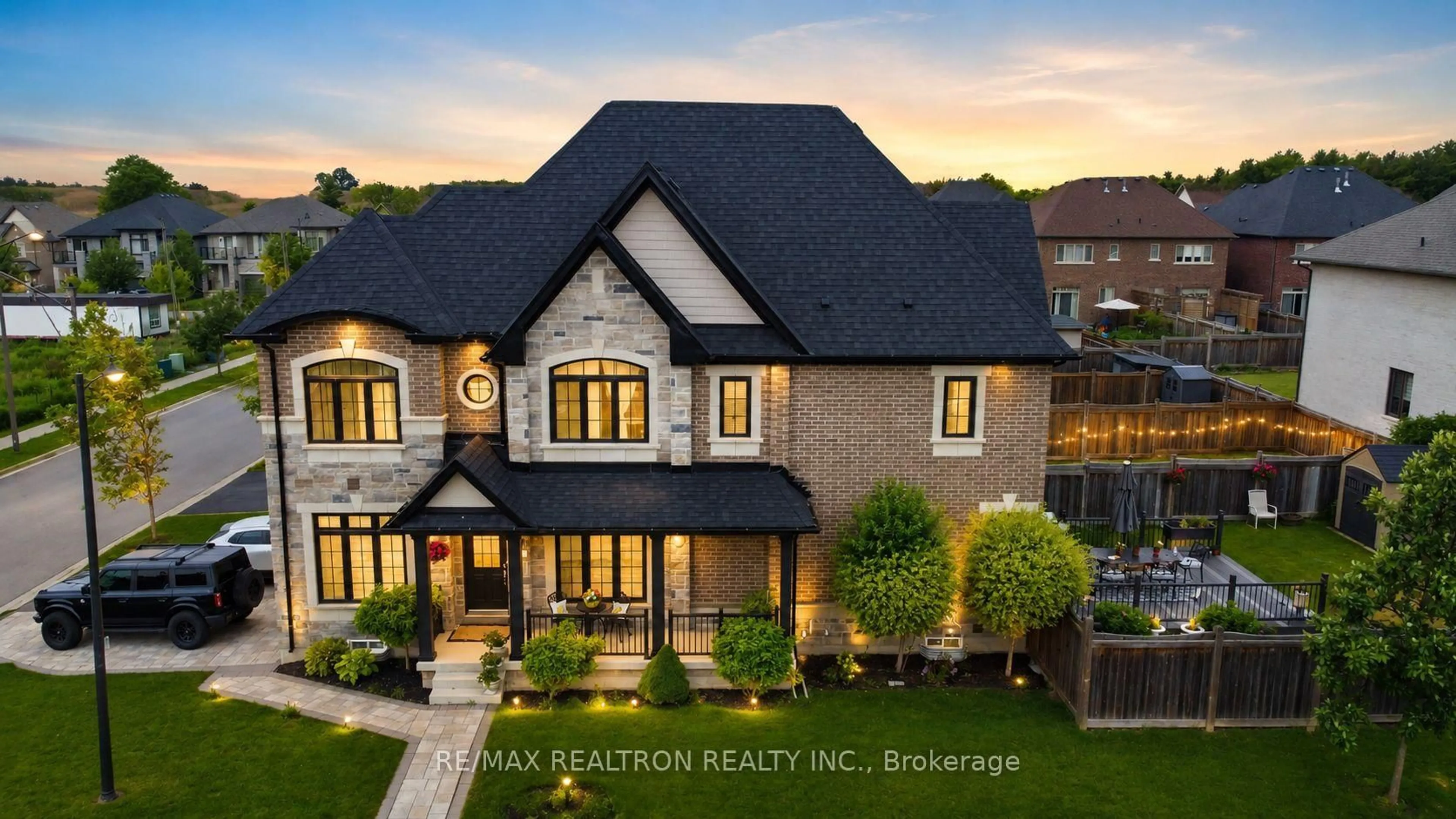 Home with brick exterior material, unknown for 18 Ladder Cres, East Gwillimbury Ontario L9N 0N8