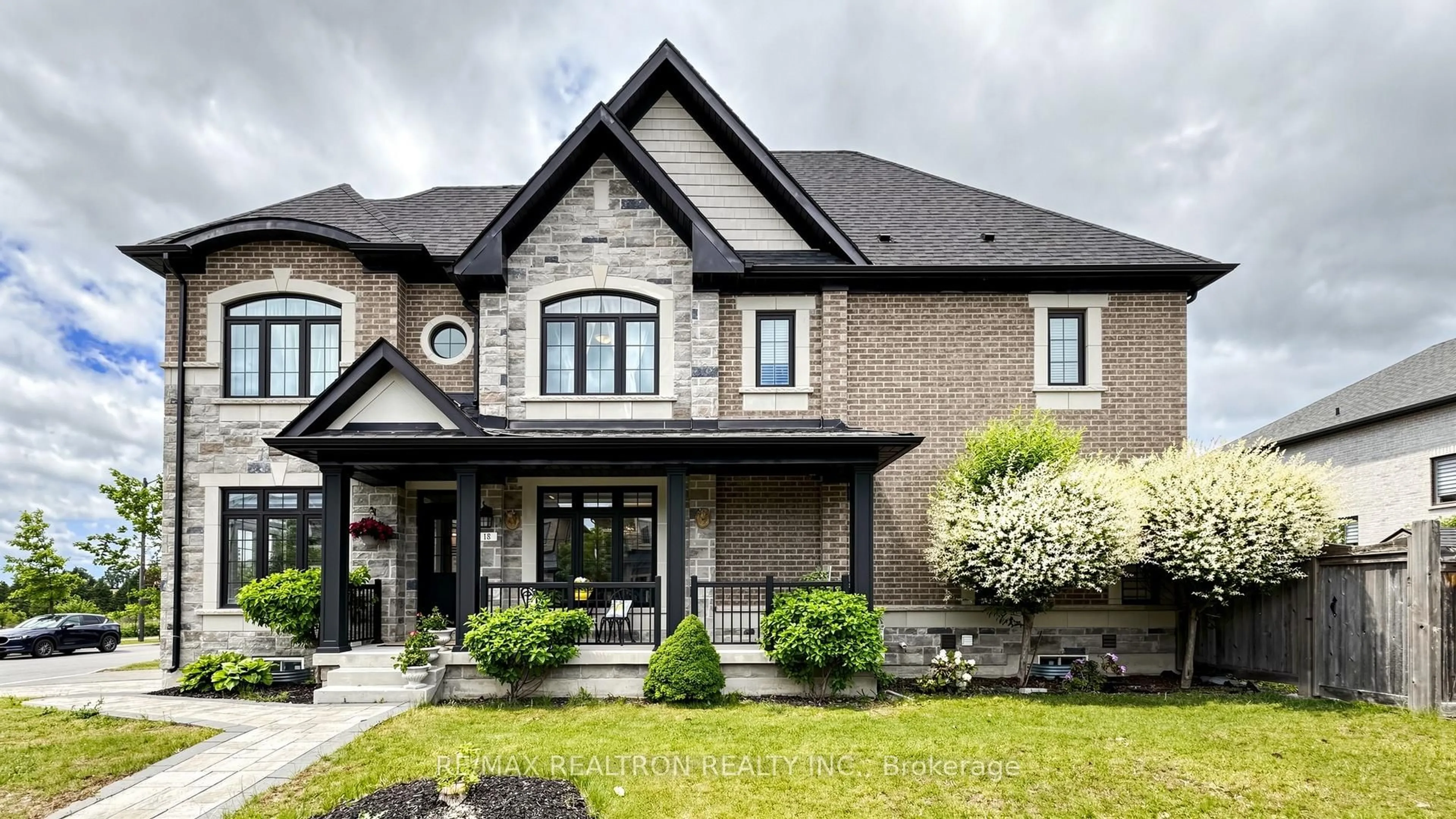 Home with brick exterior material, street for 18 Ladder Cres, East Gwillimbury Ontario L9N 0N8