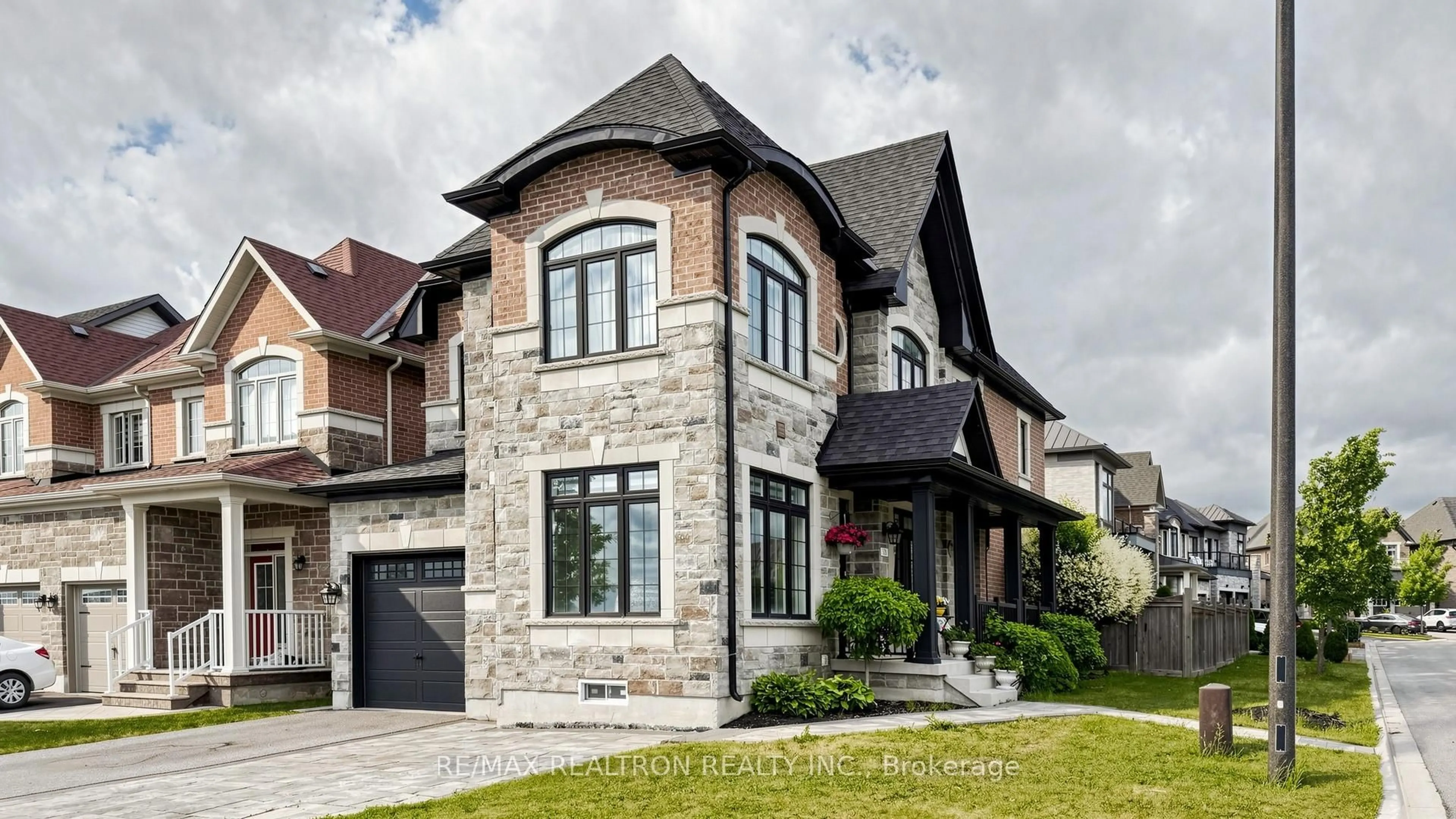 Home with brick exterior material, street for 18 Ladder Cres, East Gwillimbury Ontario L9N 0N8