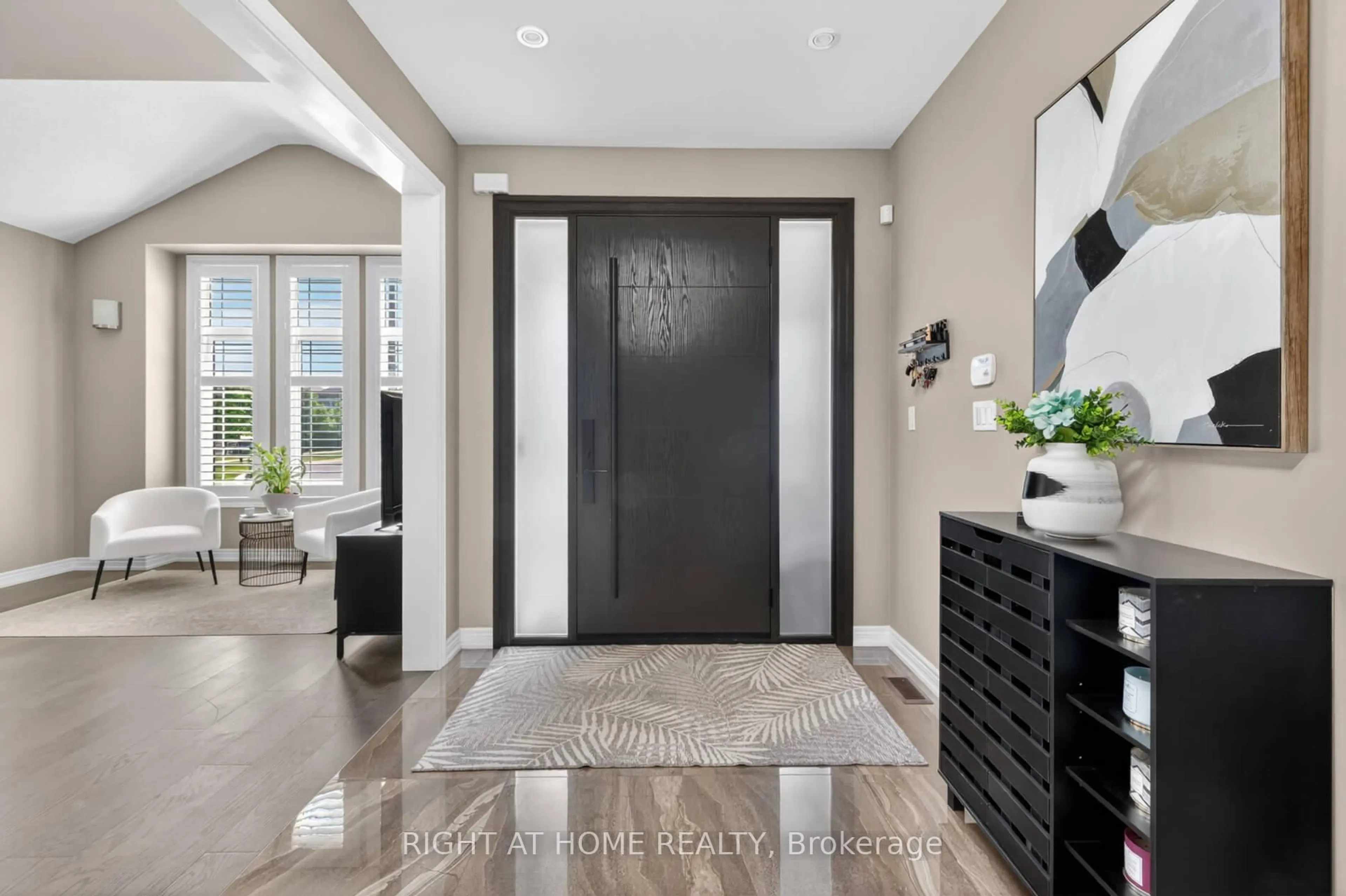 Indoor entryway for 80 Sharpe Cres, New Tecumseth Ontario L0G 1W0