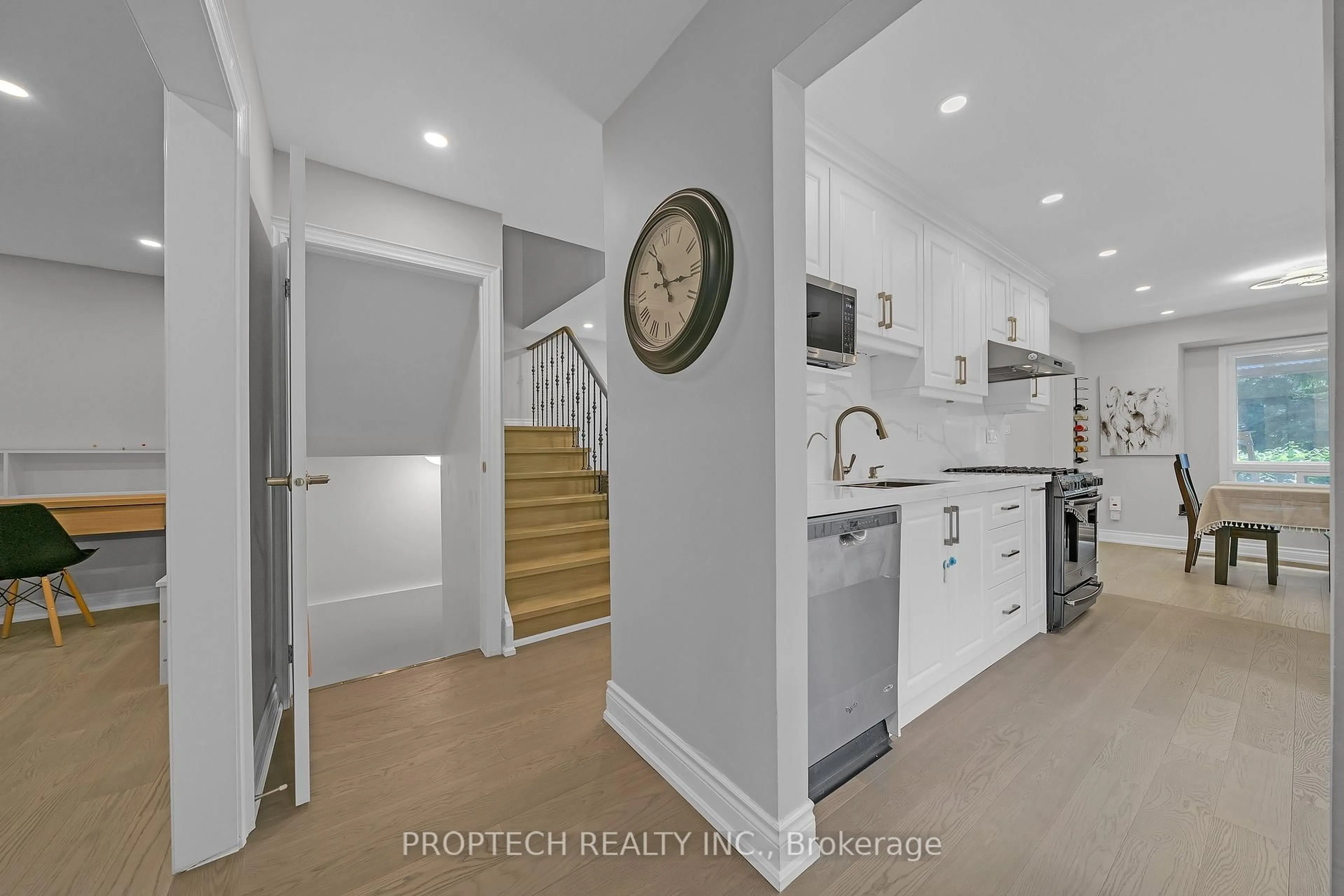 Open concept kitchen, unknown for 19 Clydesdale Rd, Markham Ontario L3R 3S8