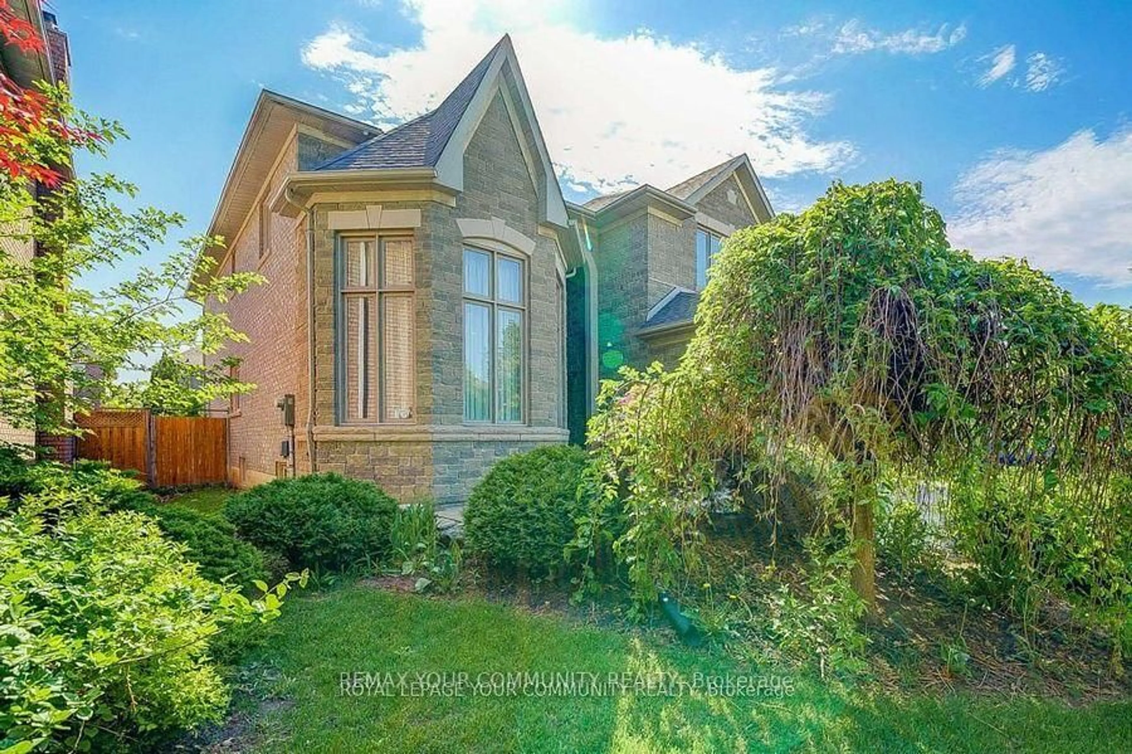 Home with brick exterior material, street for 7 Fern Ave, Richmond Hill Ontario L4B 3R7