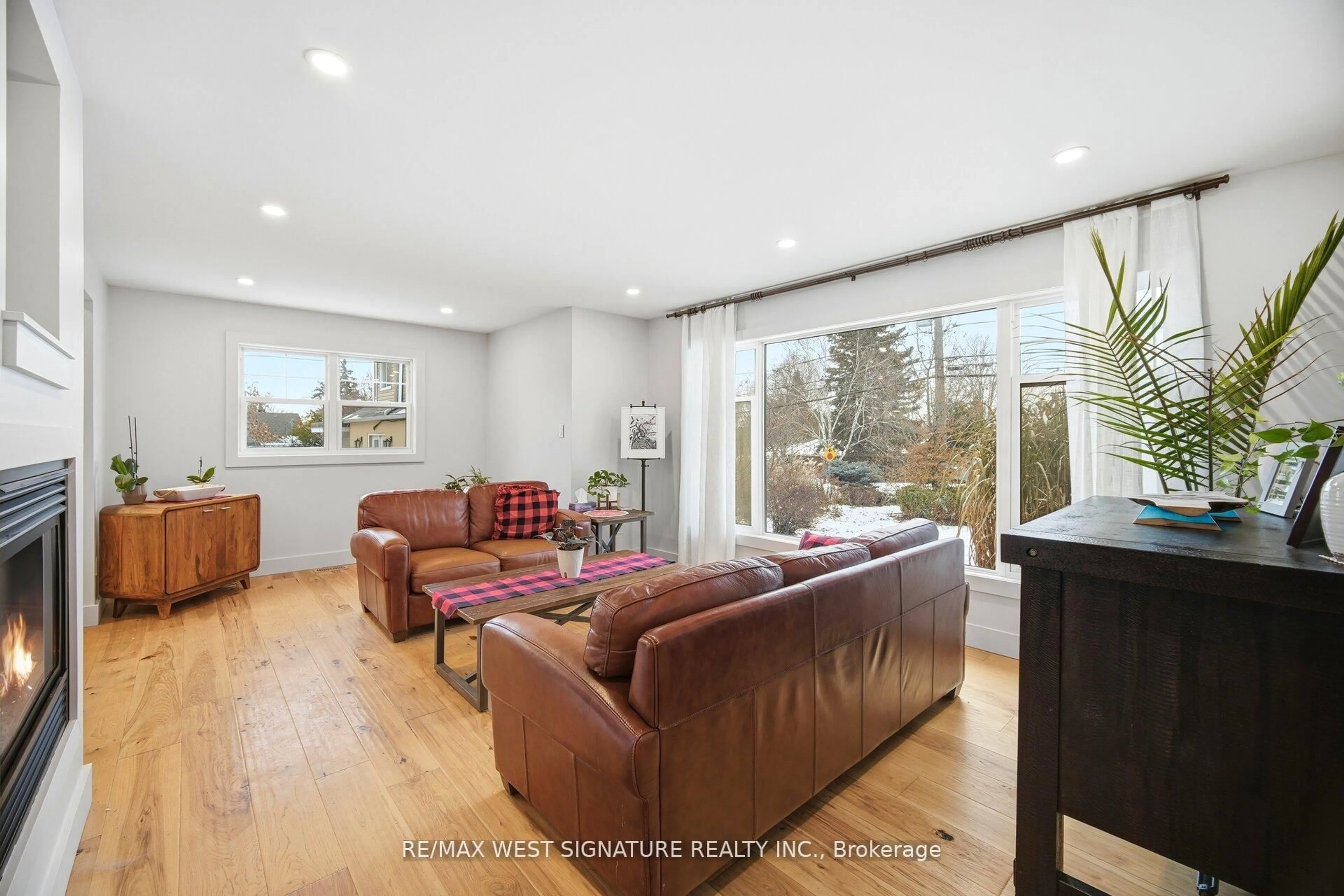 Living room with furniture, unknown for 478 Main St, King Ontario L0G 1T0