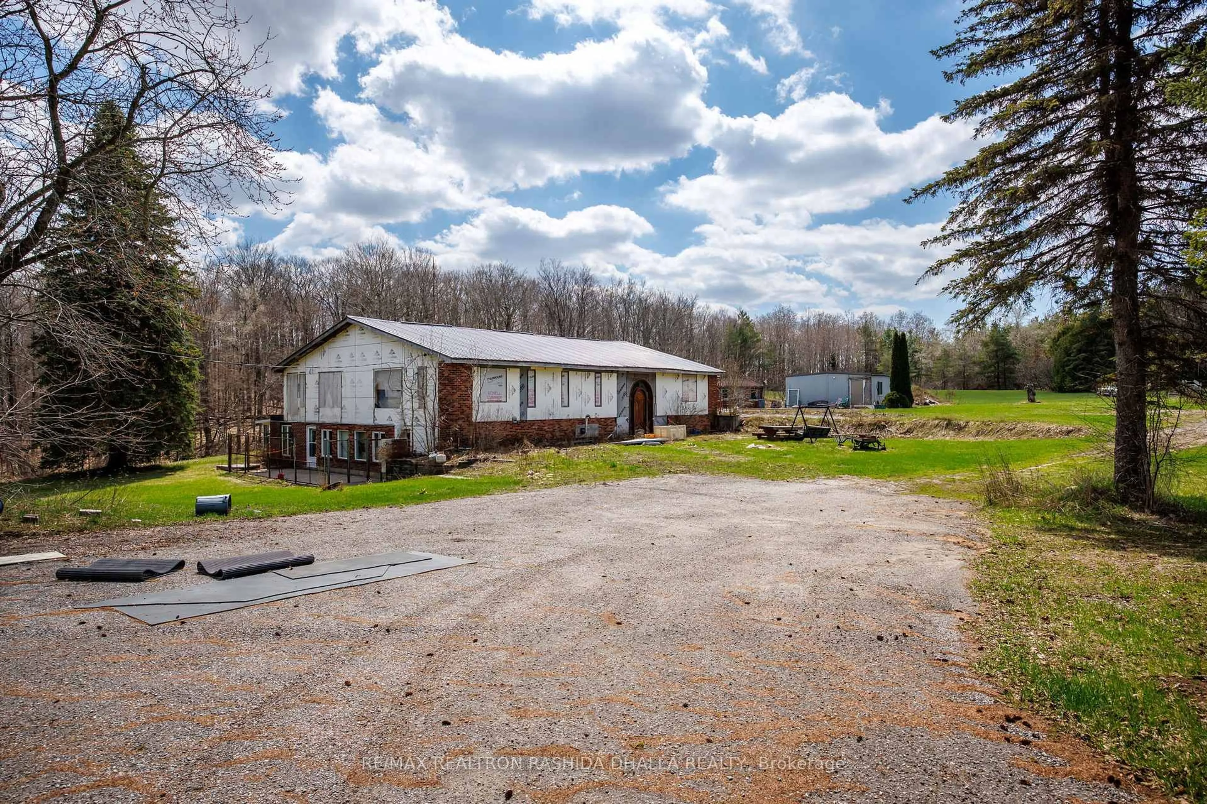 A pic from outside/outdoor area/front of a property/back of a property/a pic from drone, unknown for 443 Goodwood Road, Uxbridge Ontario L0C 1A0