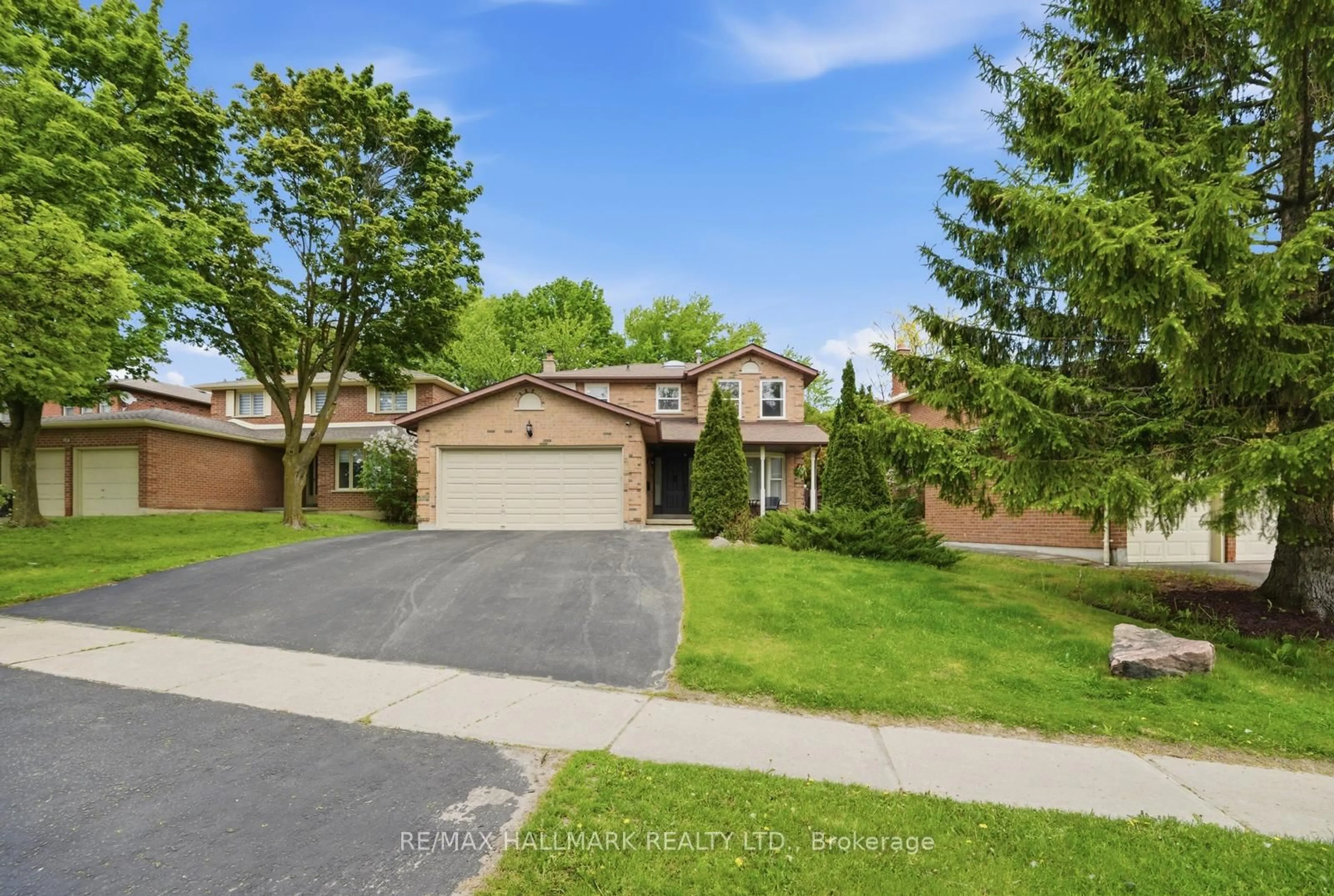 Home with brick exterior material, street for 99 Carlson Dr, Newmarket Ontario L3Y 3G9