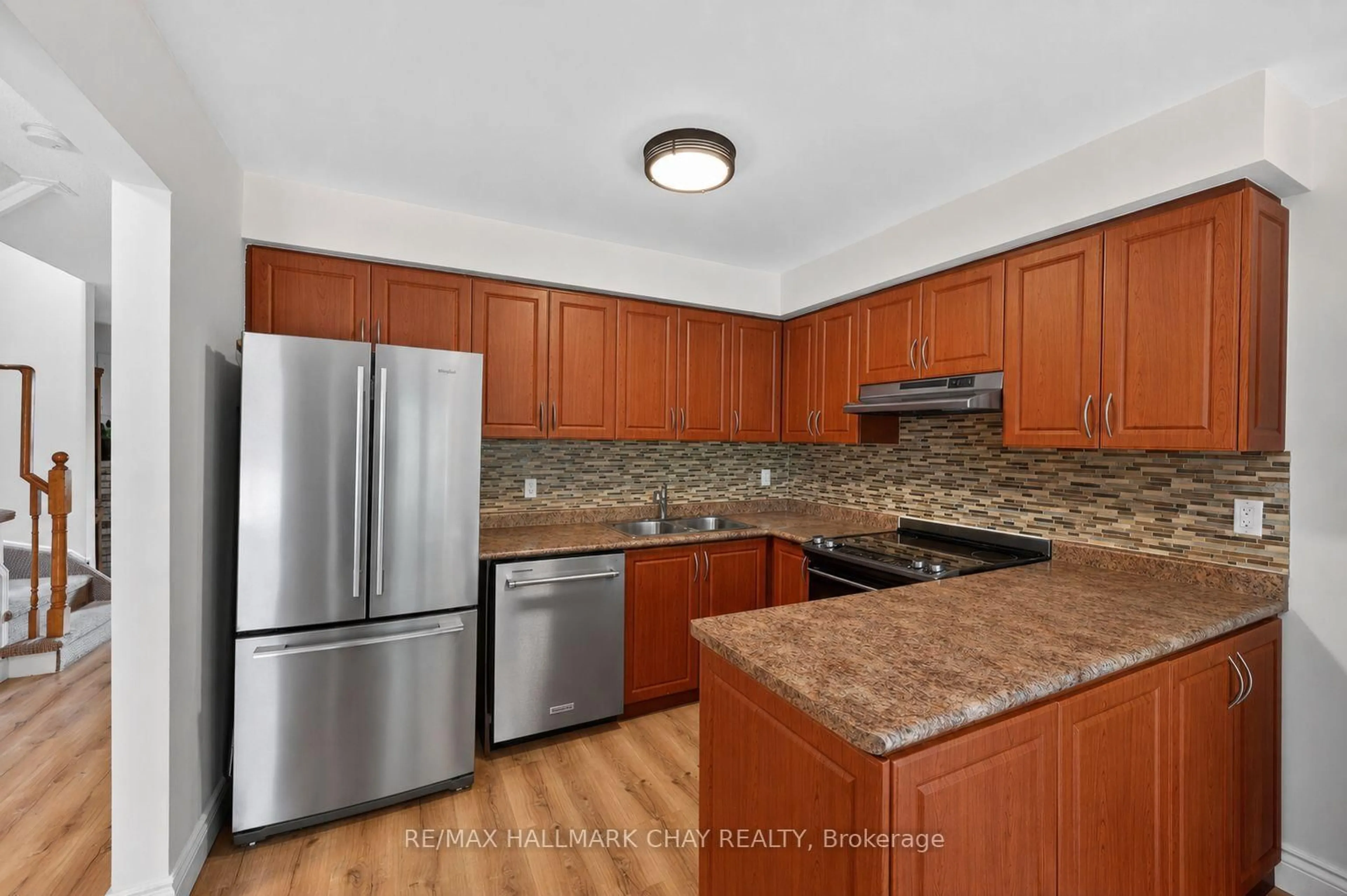 Standard kitchen, unknown for 31 Harmony Circ, Bradford West Gwillimbury Ontario L3Z 2T8