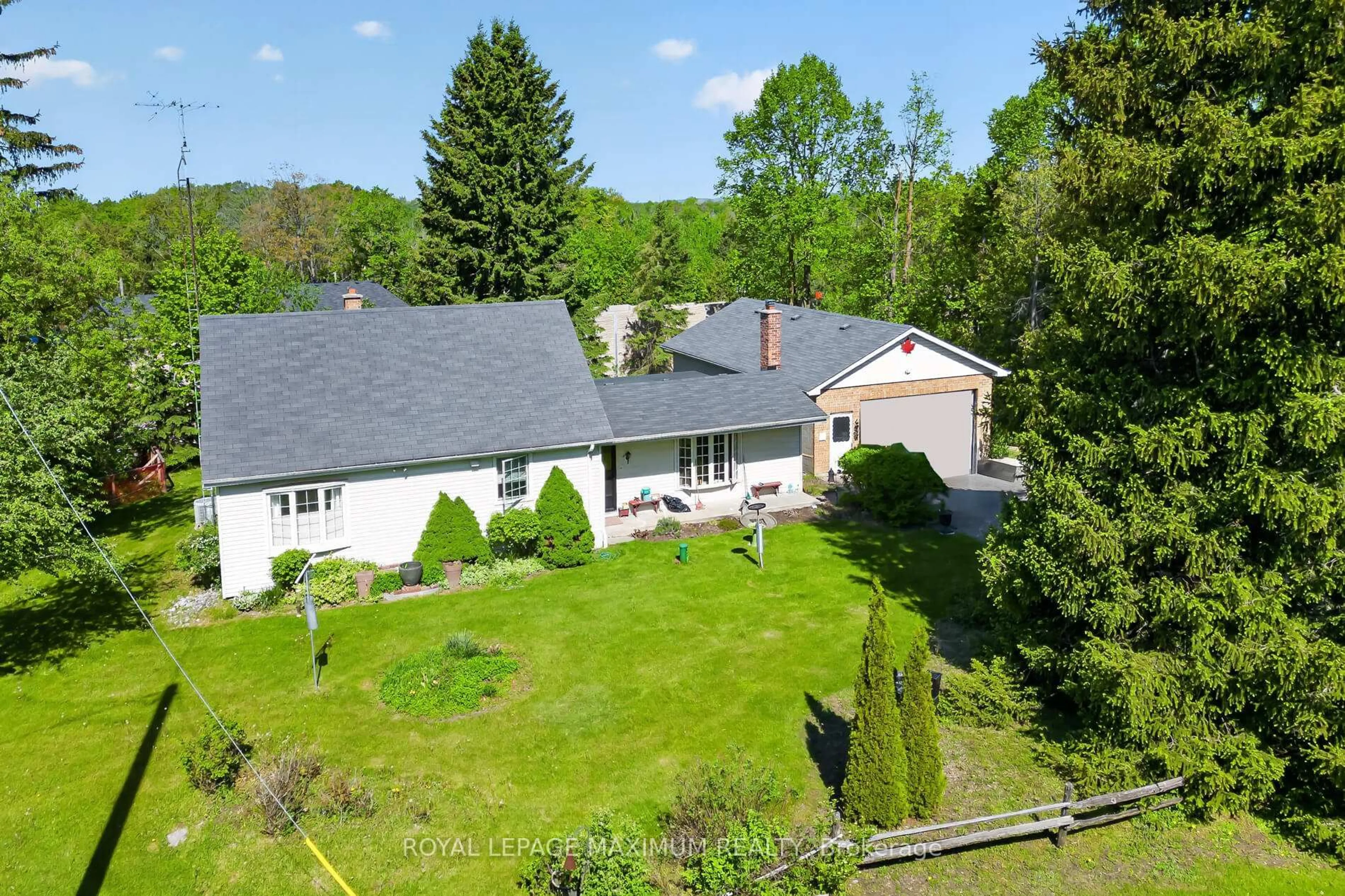 A pic from outside/outdoor area/front of a property/back of a property/a pic from drone, unknown for 80 McDonald St, Vaughan Ontario L6A 2A9