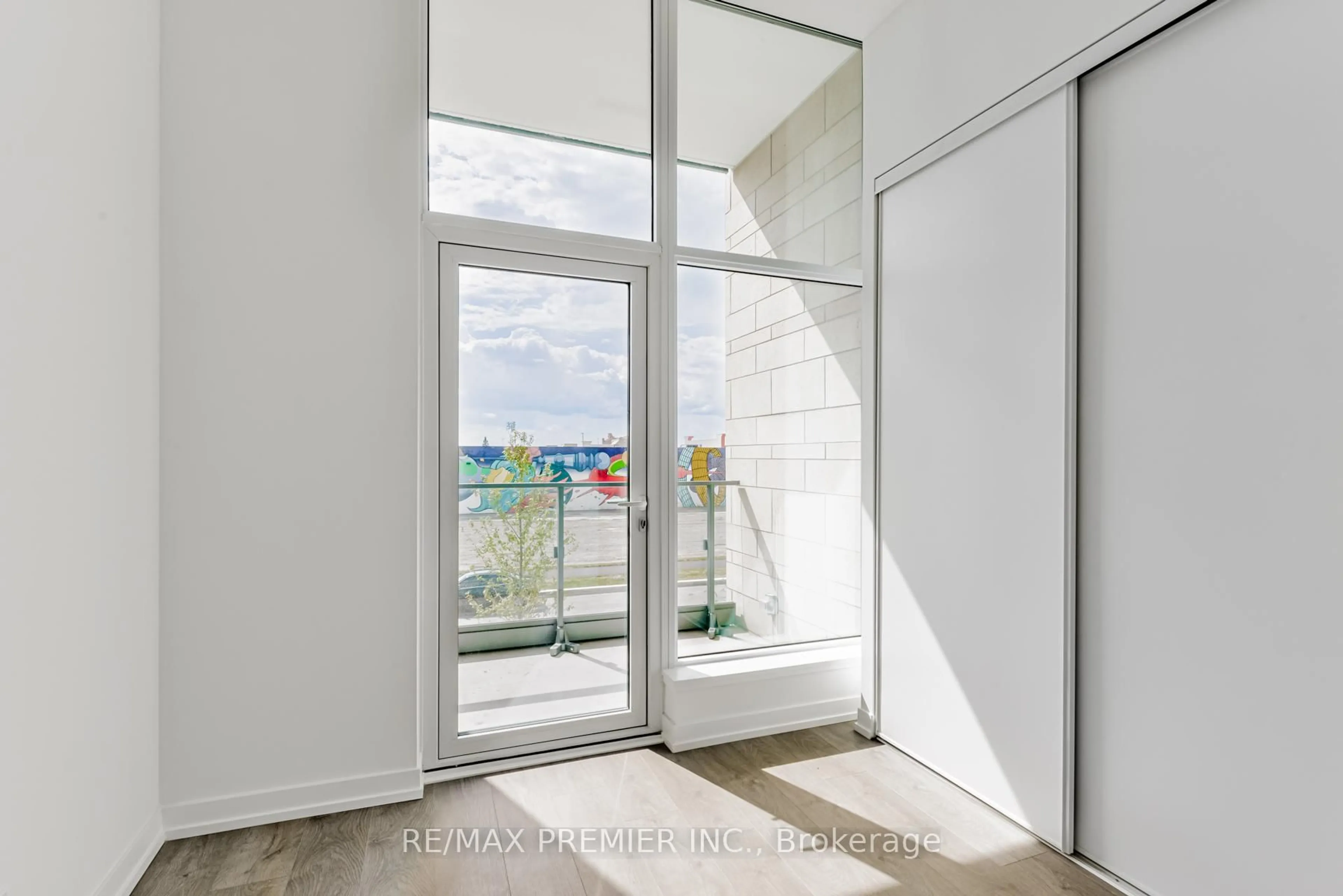 Indoor entryway for 7 Buttermill Ave #TH17, Vaughan Ontario L4K 0M5