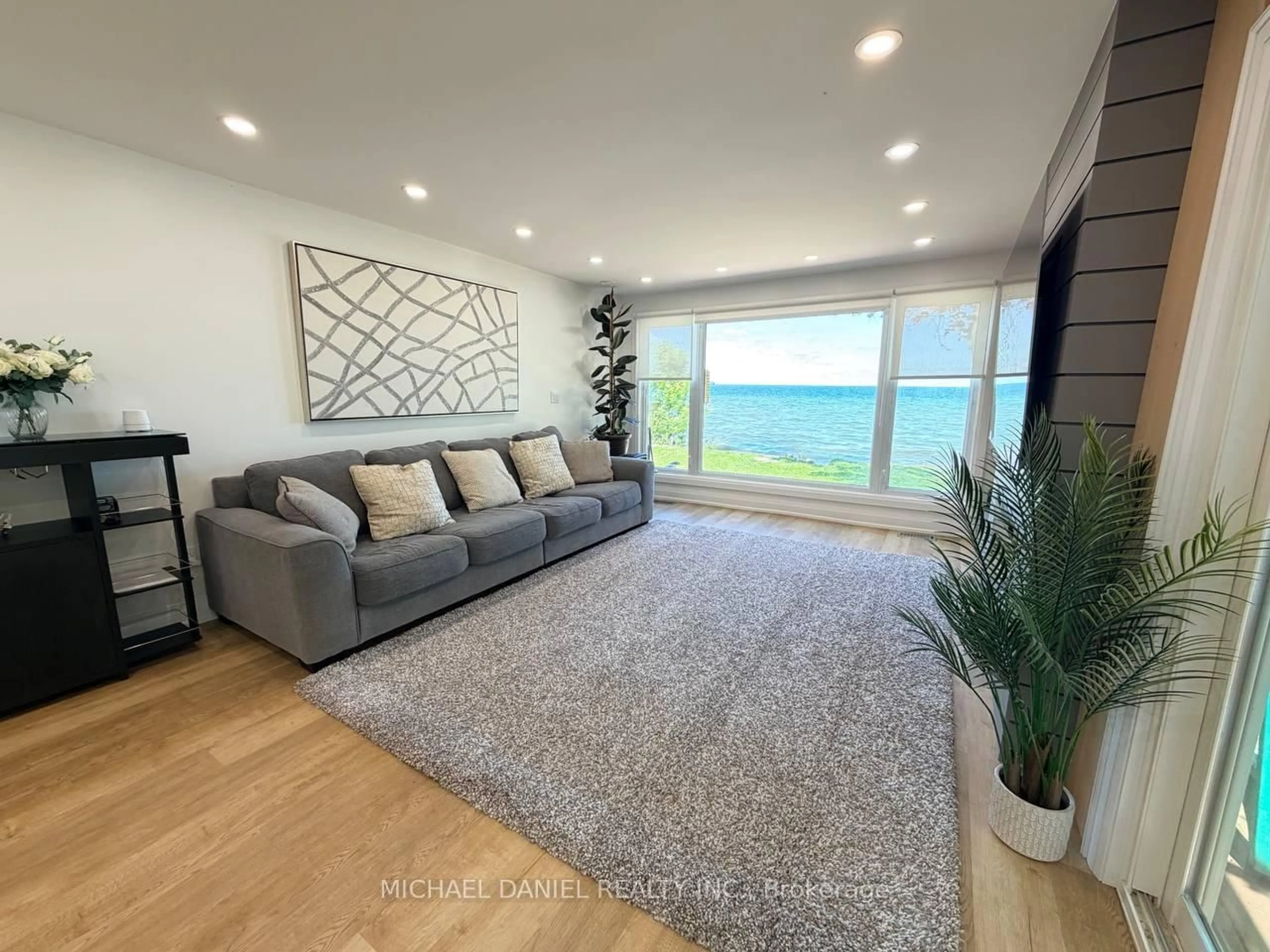 Living room with furniture, unknown for 1727 Cedar Grove Ave, Innisfil Ontario L9S 4K9