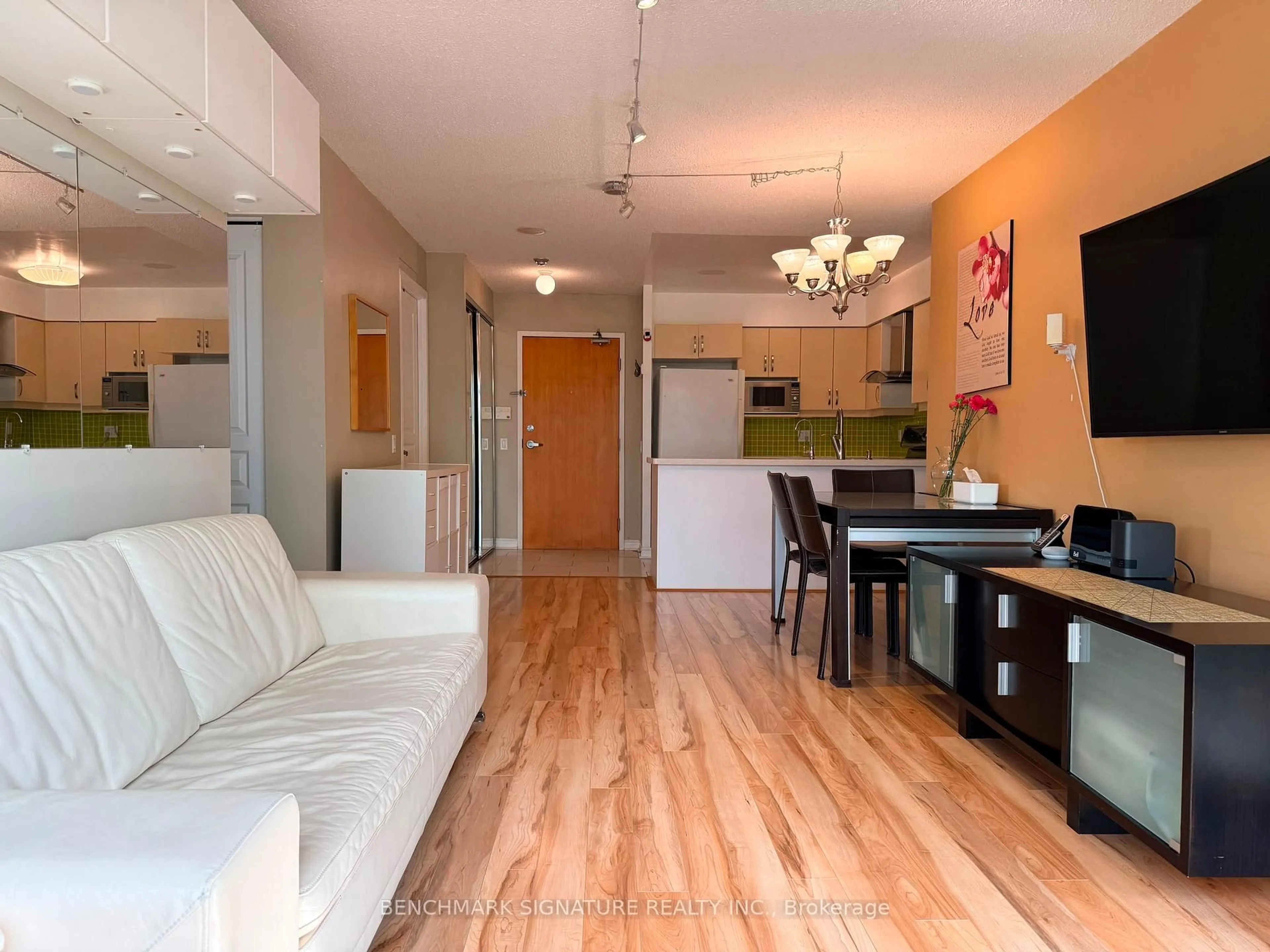 Living room with furniture, wood/laminate floor for 9017 Leslie St #112, Richmond Hill Ontario L4B 4R8