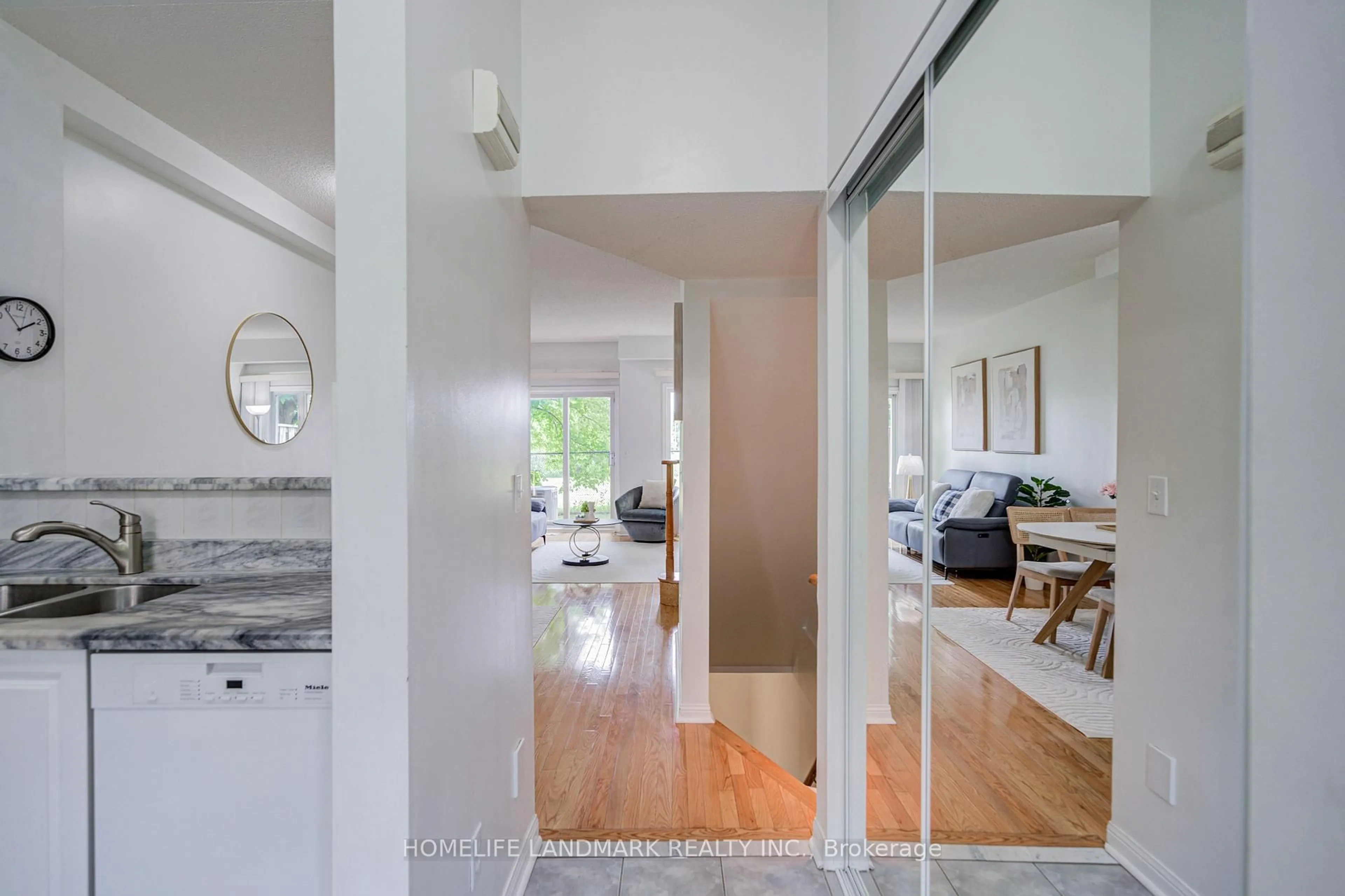 Indoor entryway for 10 St Moritz Way #6, Markham Ontario L3R 4G4