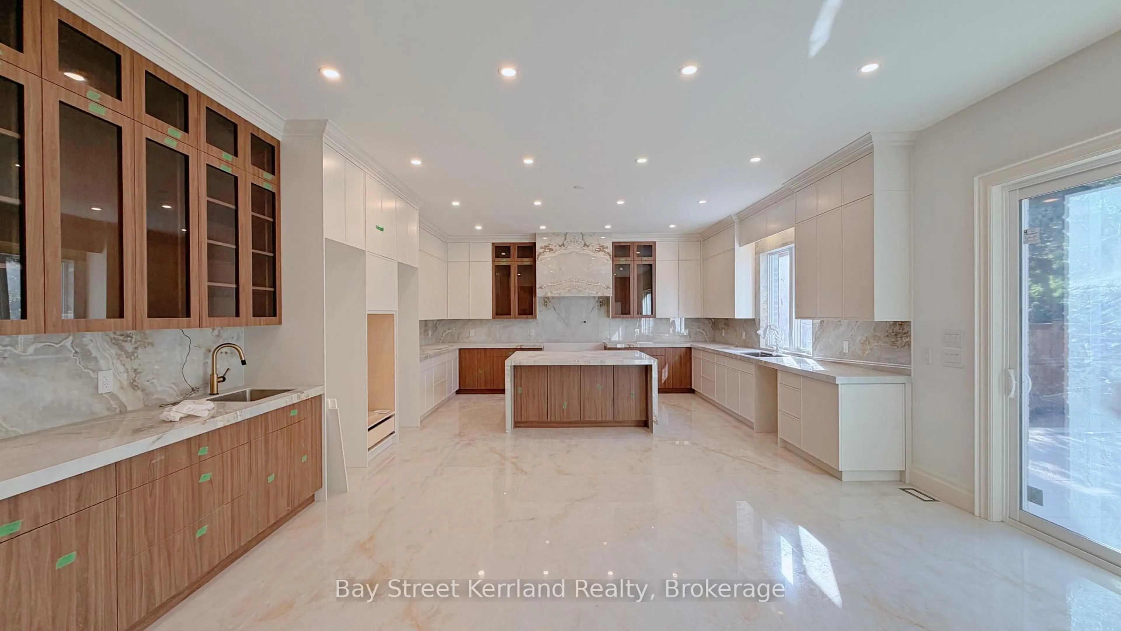 Open concept kitchen, ceramic/tile floor for 80 Highglen Ave, Markham Ontario L3R 8P9