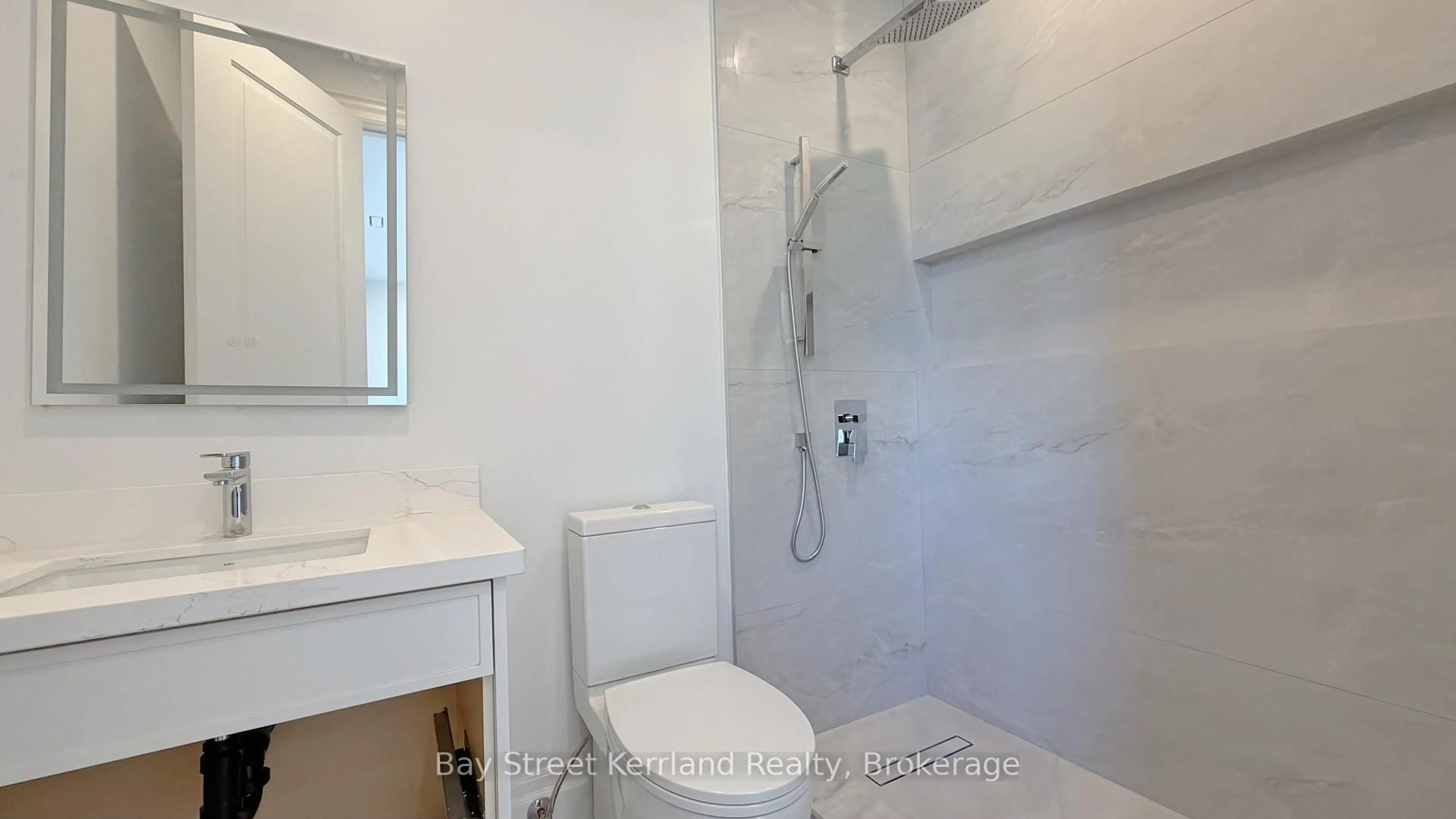 Standard bathroom, unknown for 80 Highglen Ave, Markham Ontario L3R 8P9