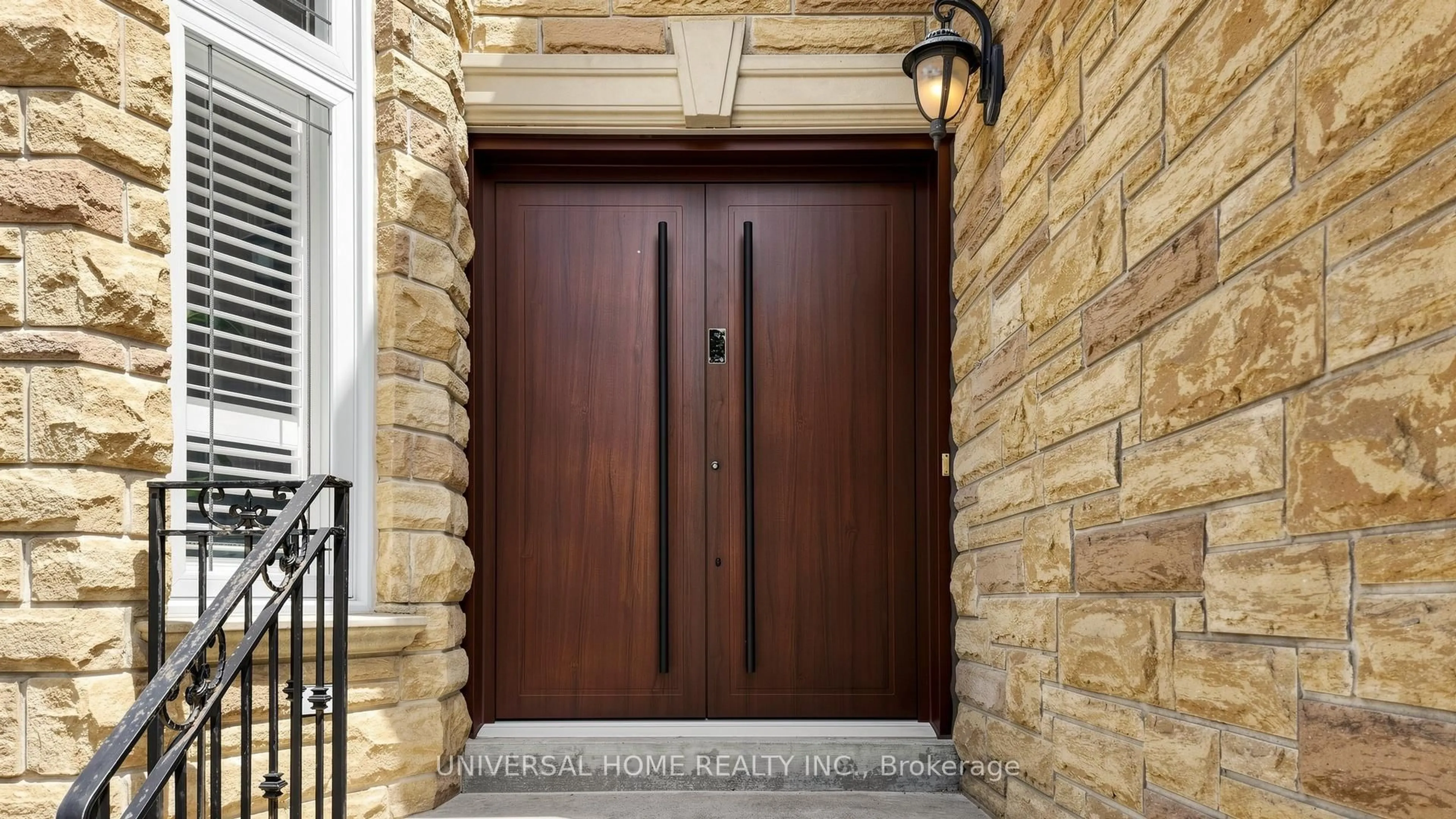 Indoor entryway for 61 Aladdin Cres, Richmond Hill Ontario L4S 2T2