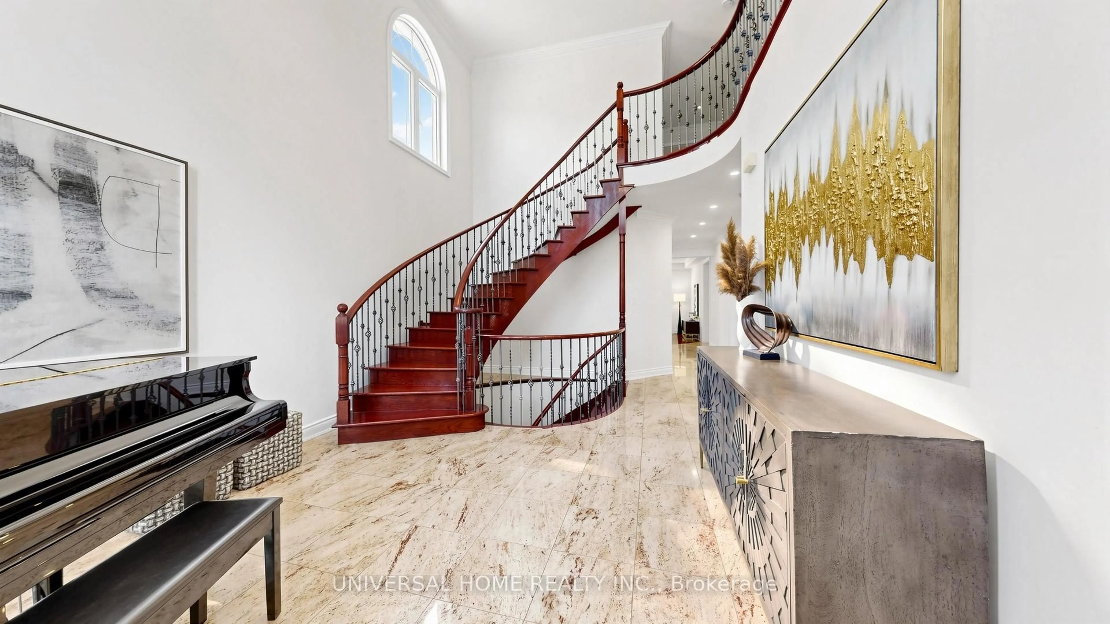 Indoor foyer for 61 Aladdin Cres, Richmond Hill Ontario L4S 2T2