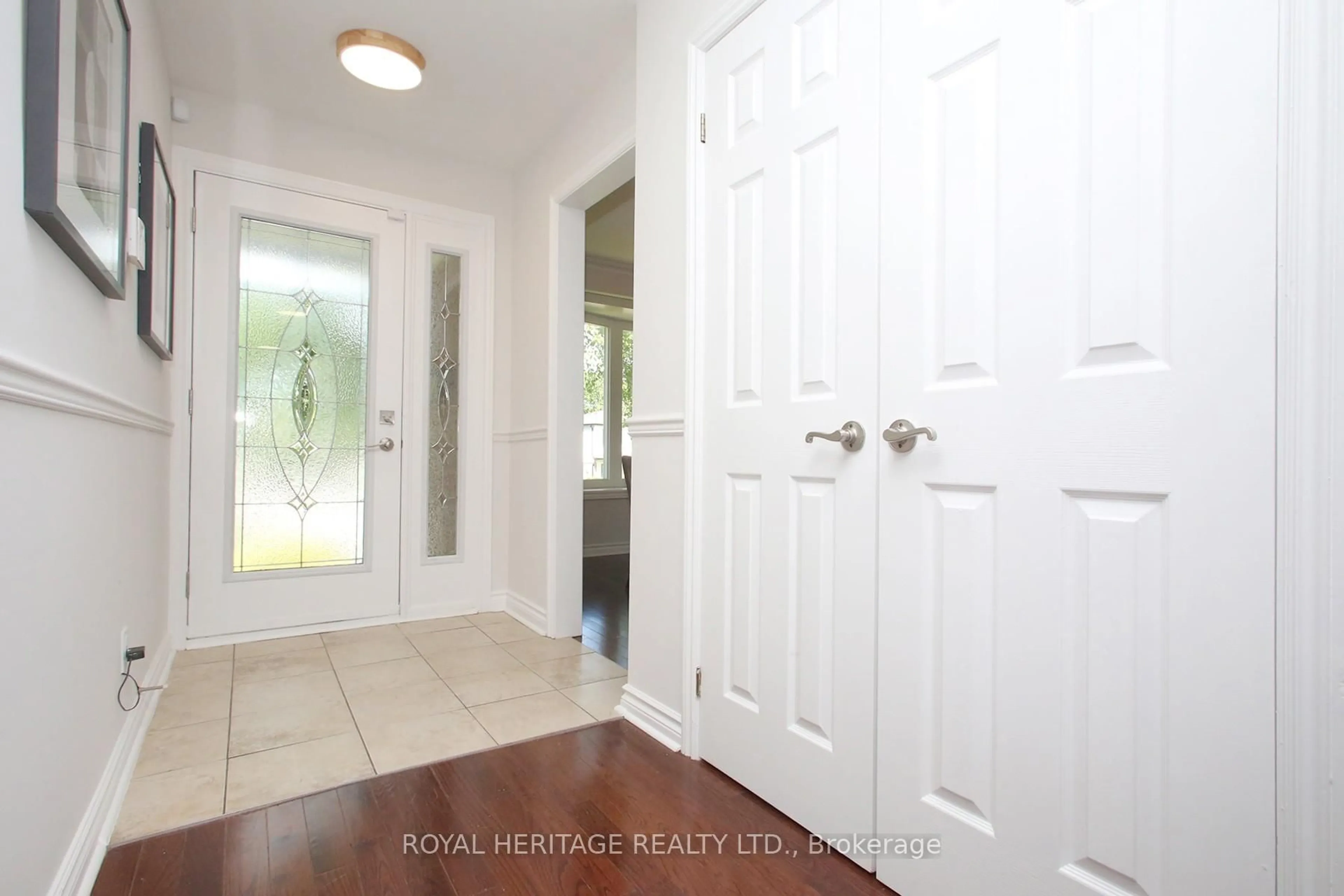 Indoor entryway for 21 Wootten Way, Markham Ontario L3P 3H9