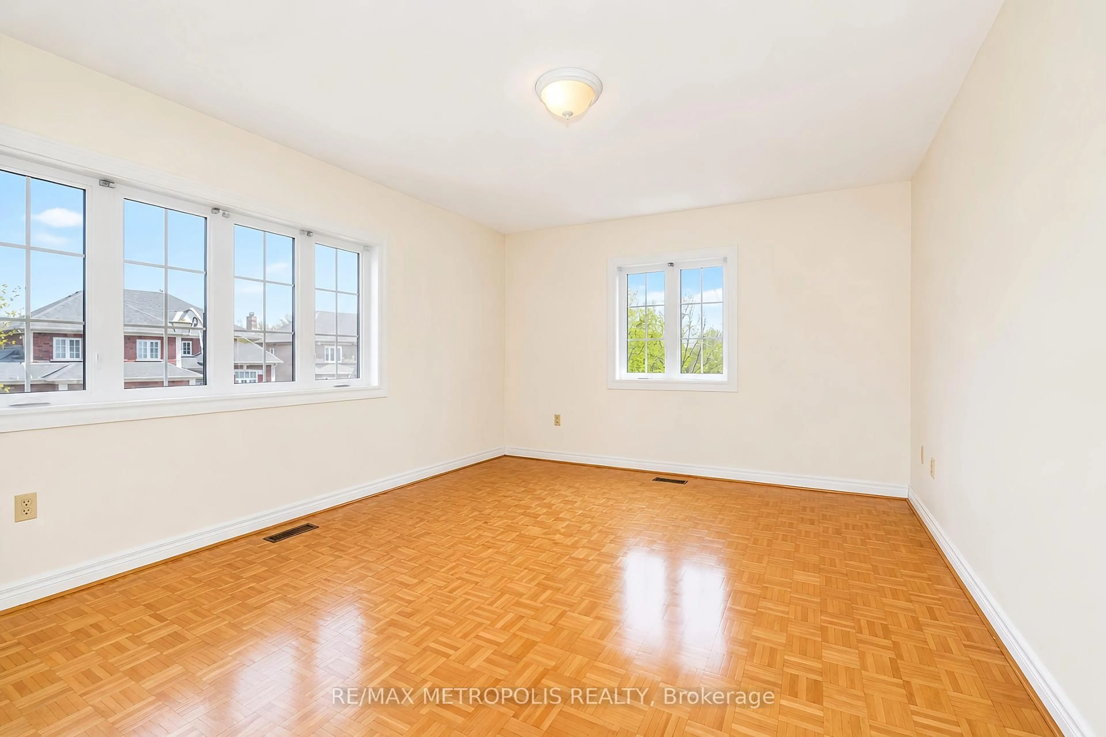 A pic of a room for 2 Schooner Crt, Markham Ontario L6C 1R2
