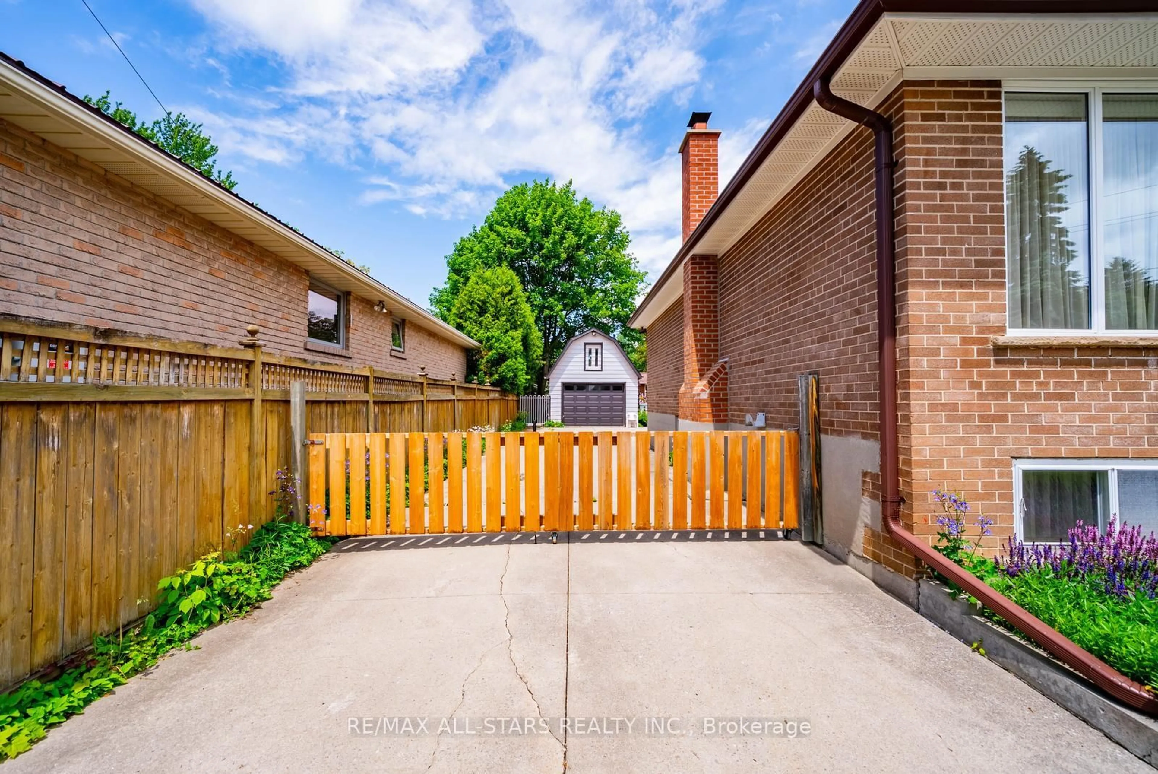 Unknown for 427 Watson Dr, Whitchurch-Stouffville Ontario L4A 6L1